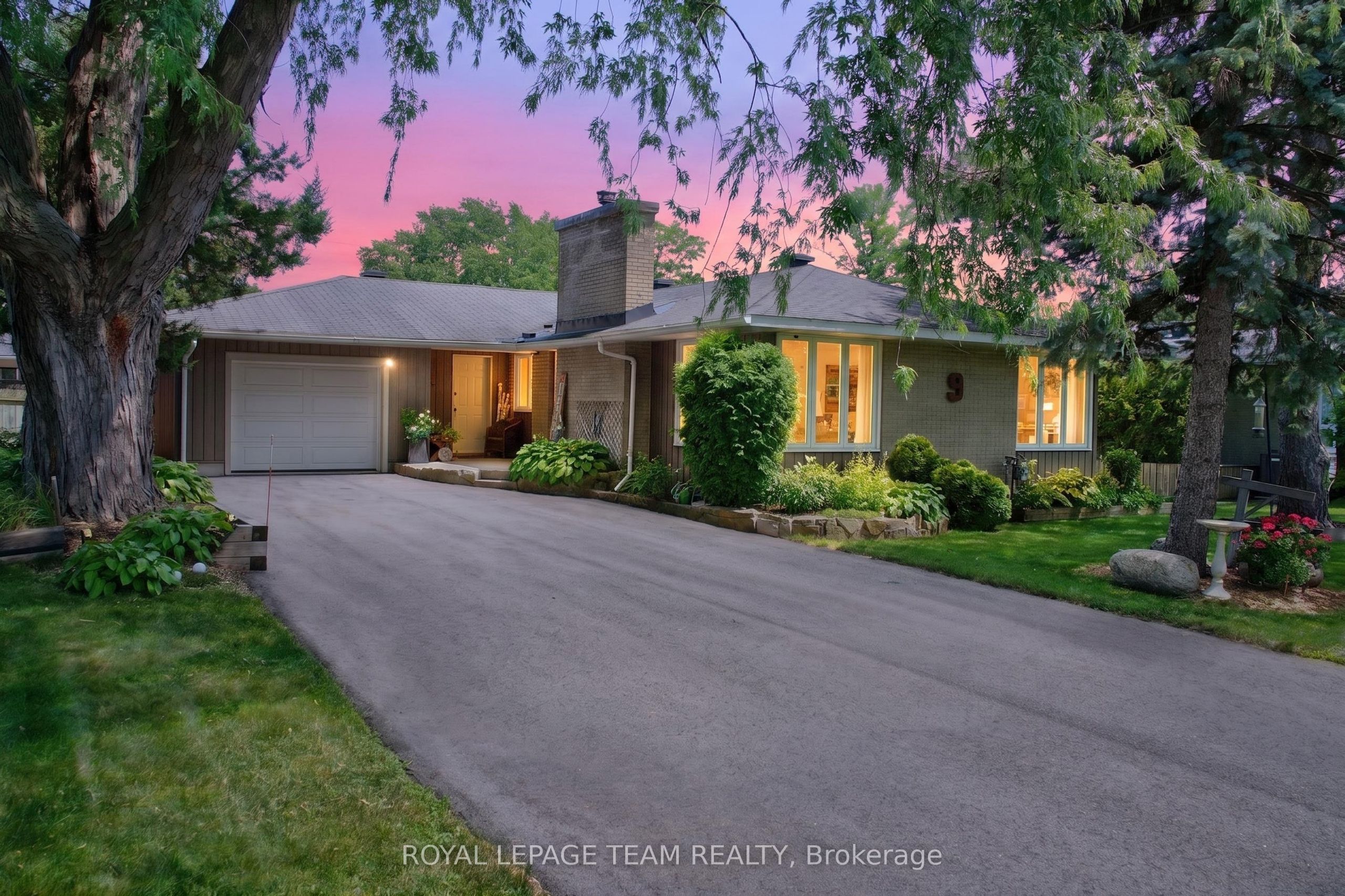 9 Laurentide Road, Bells Corners and South to Fallowfield, ON K2H 6T6 photo 2