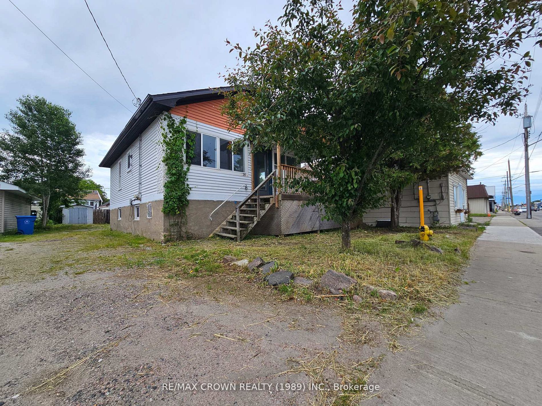28 Lakeshore Drive, North Bay, ON P1A 2A2 photo 2