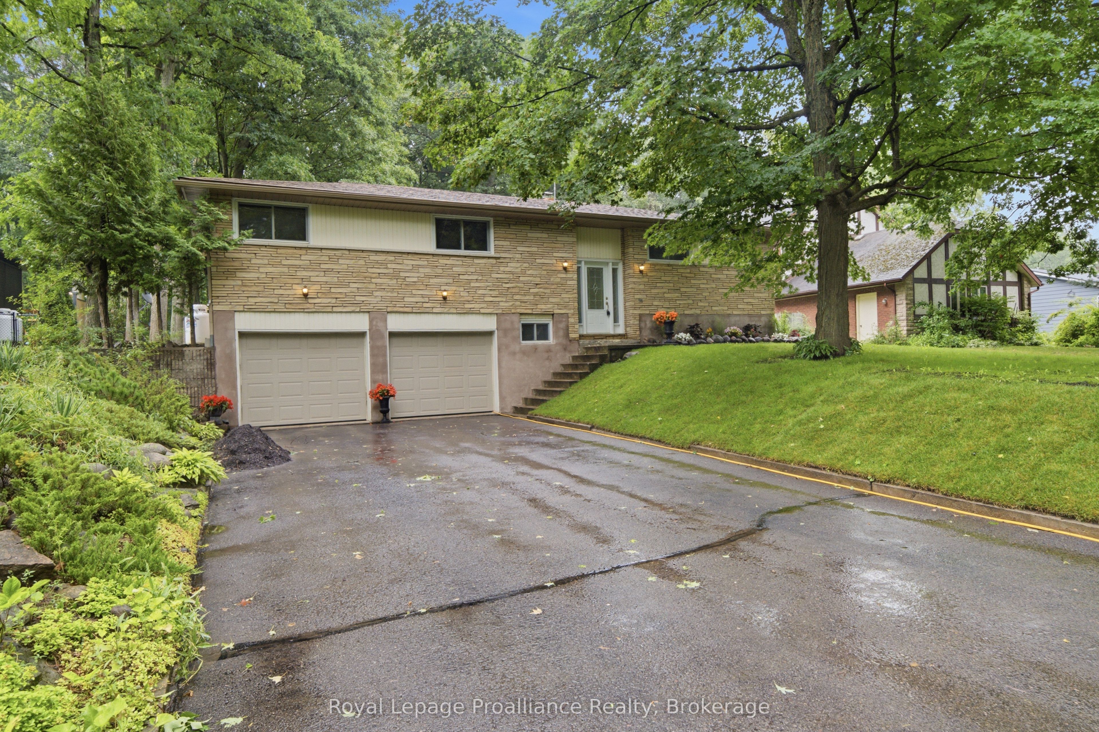 156 Pinehill Crescent, Belleville, ON K0K 3E0