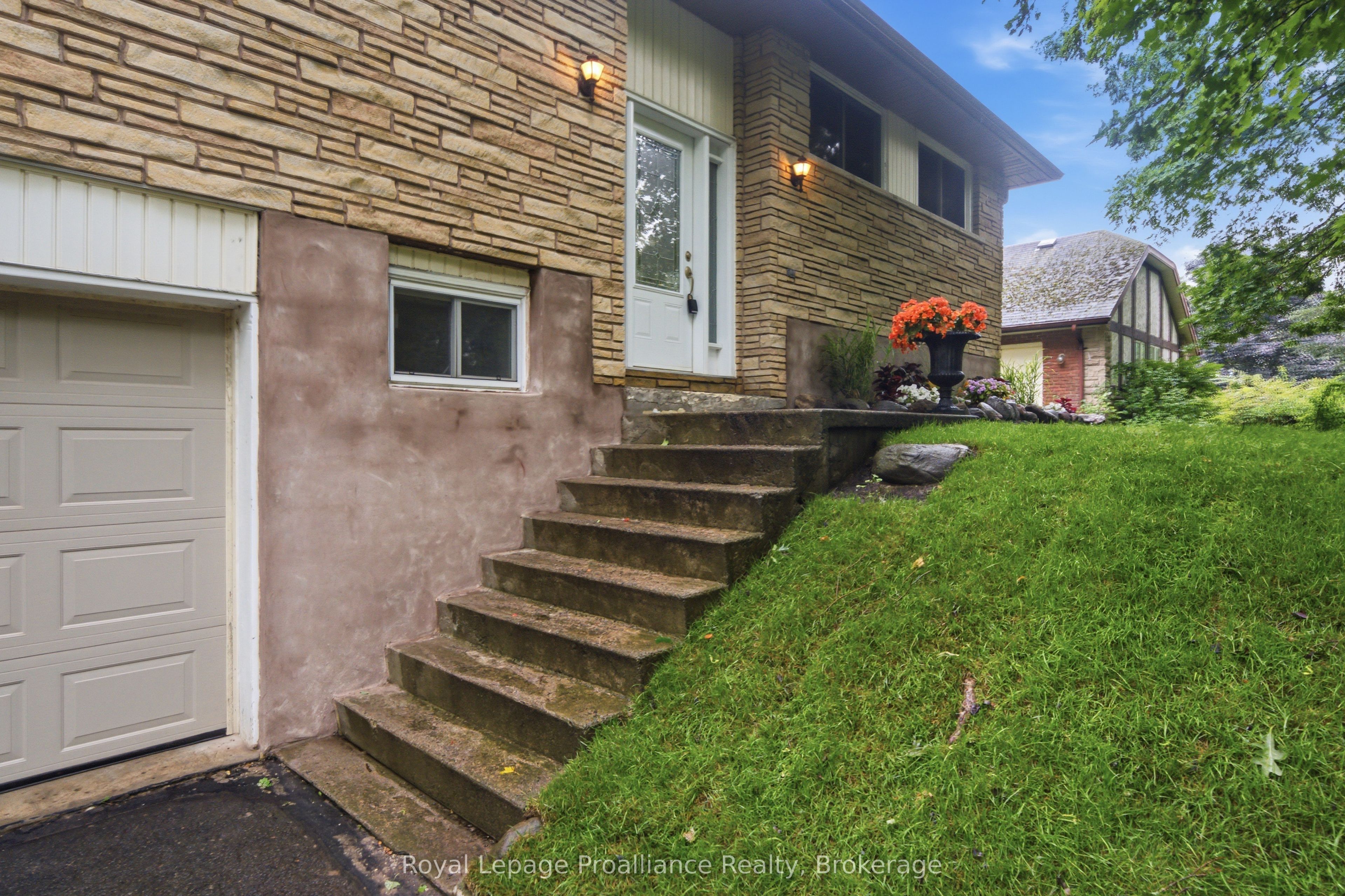 156 Pinehill Crescent, Belleville, ON K0K 3E0 photo 4