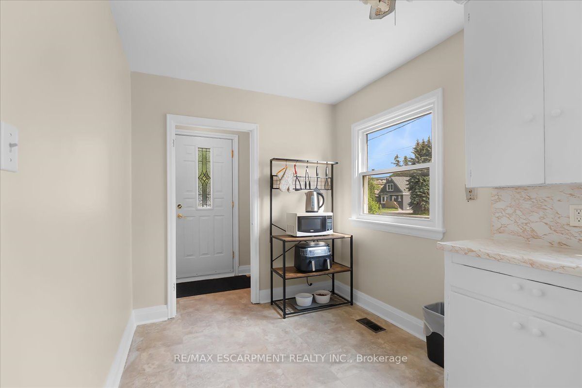 128 East 39th Street, Hamilton, ON L8V 4H3 photo 3