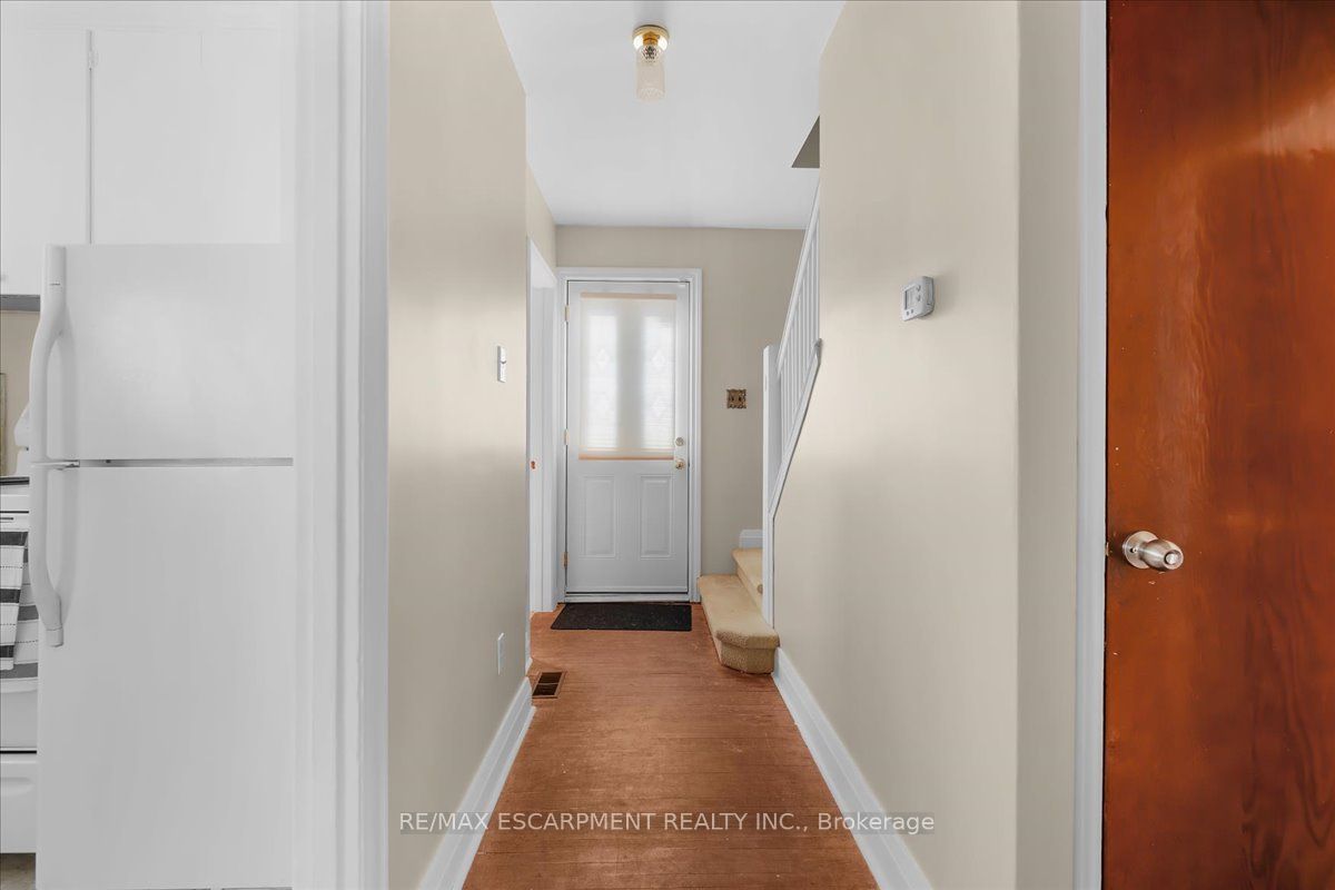 128 East 39th Street, Hamilton, ON L8V 4H3 photo 4