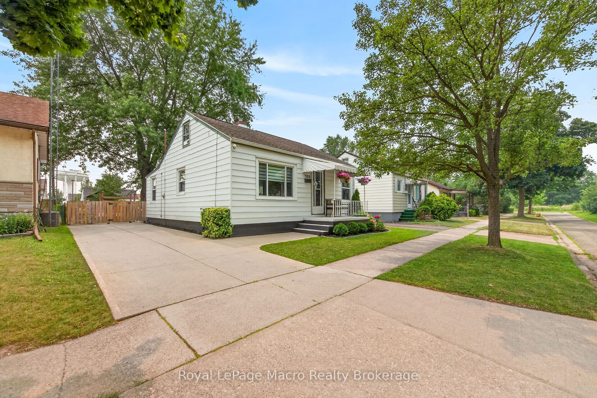 309 Commando Street, Welland, ON L3B 4T2 photo 2