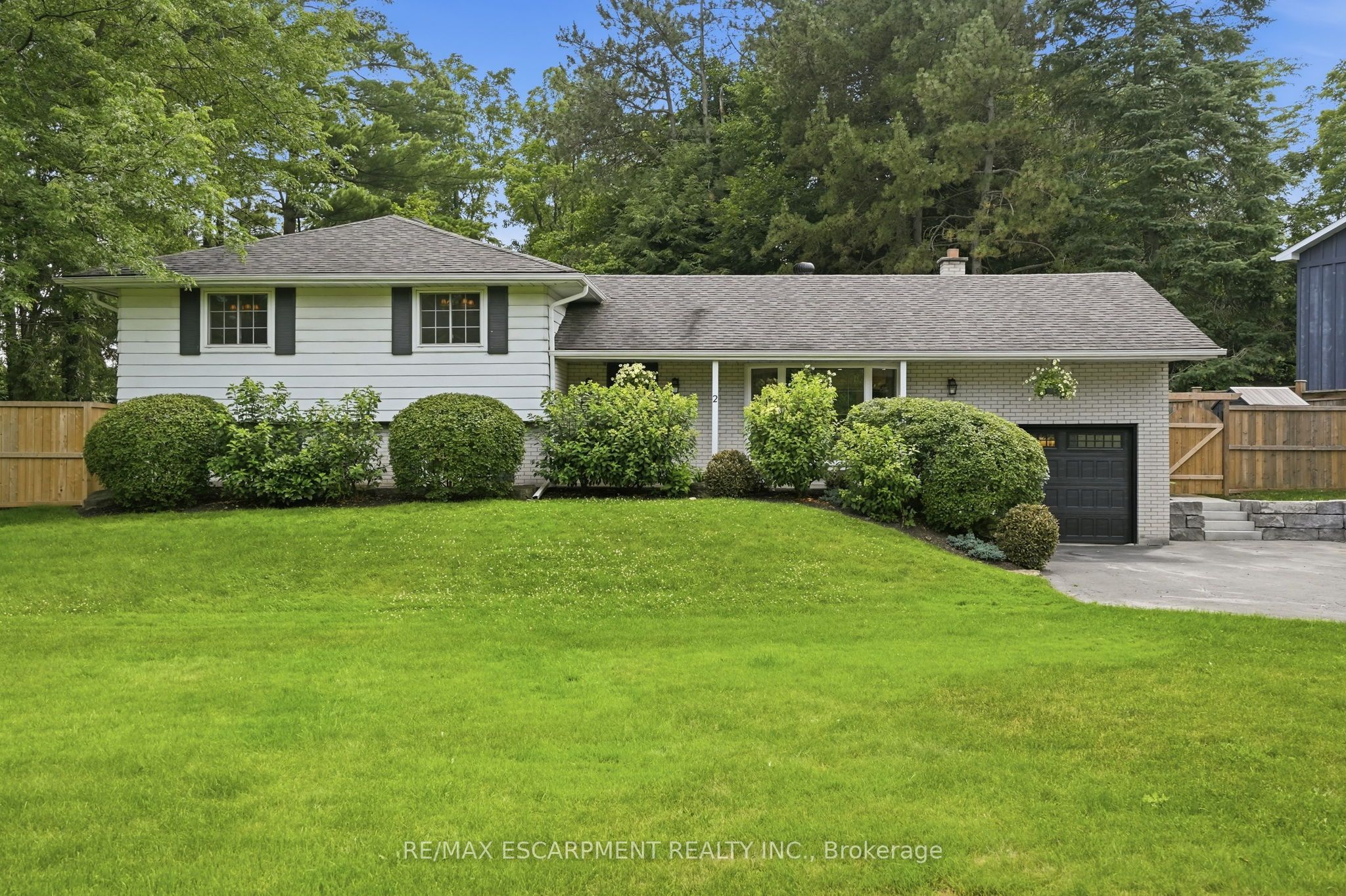 2 Jameson Drive, Hamilton, ON L9H 5A2