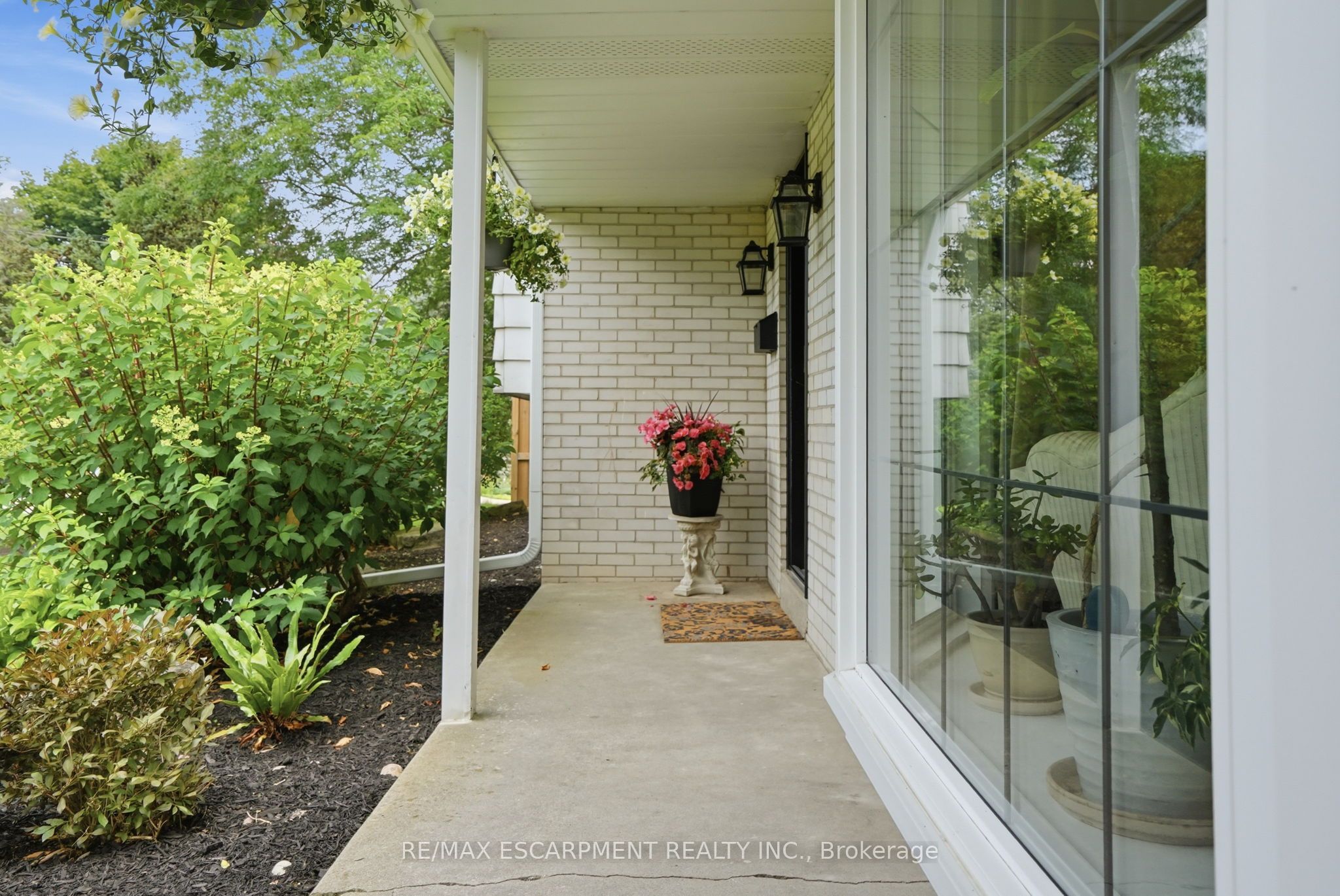 2 Jameson Drive, Hamilton, ON L9H 5A2 photo 3