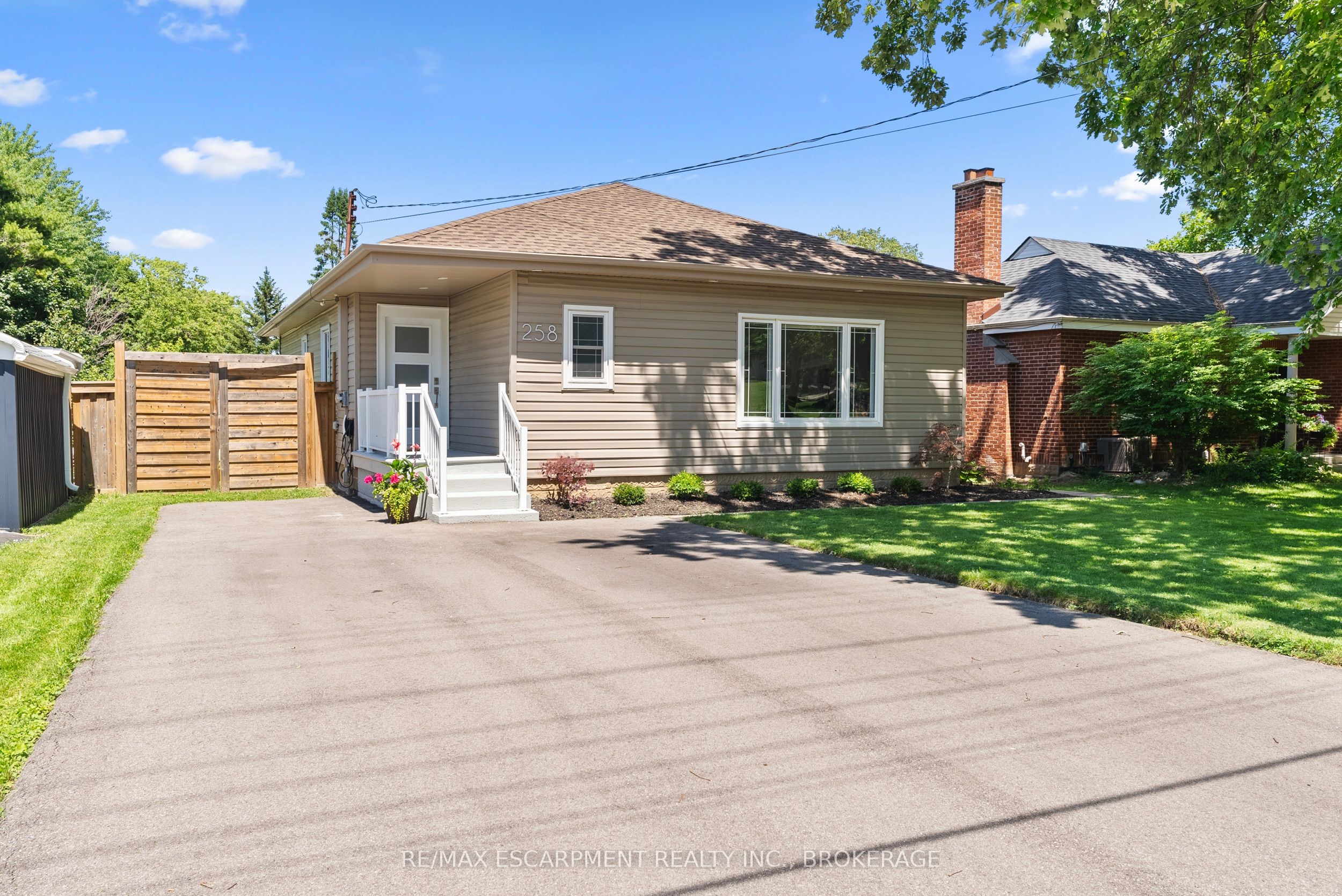 258 Sanatorium Road, Hamilton, ON L9C 1Z9 photo 2