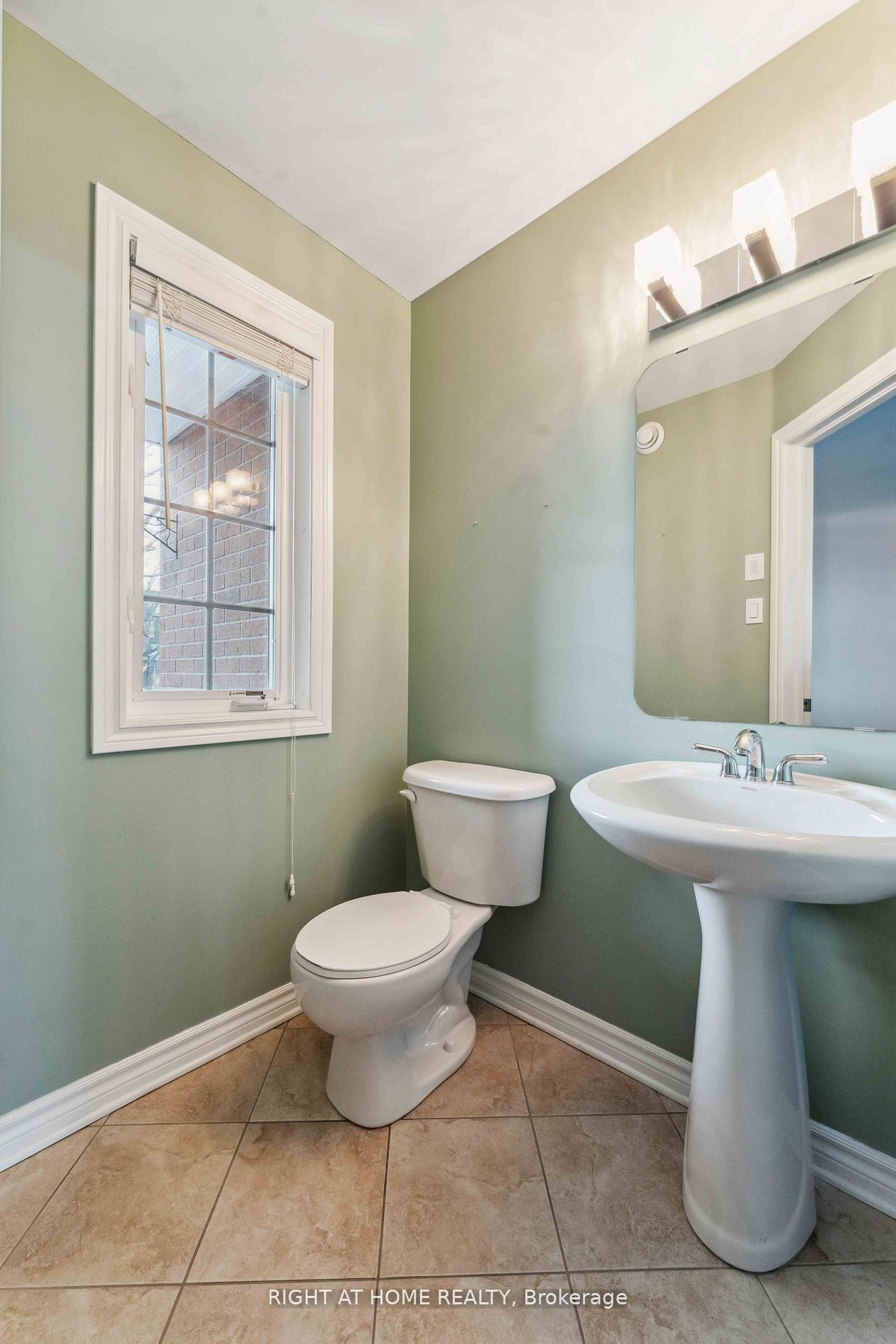 130 Tandalee Crescent, Kanata, ON K2M 0A1 photo 3