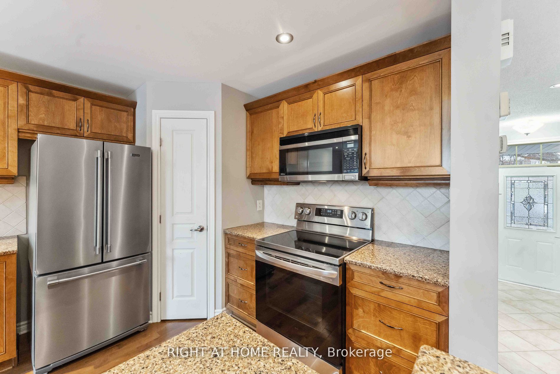 130 Tandalee Crescent, Kanata, ON K2M 0A1 photo 5