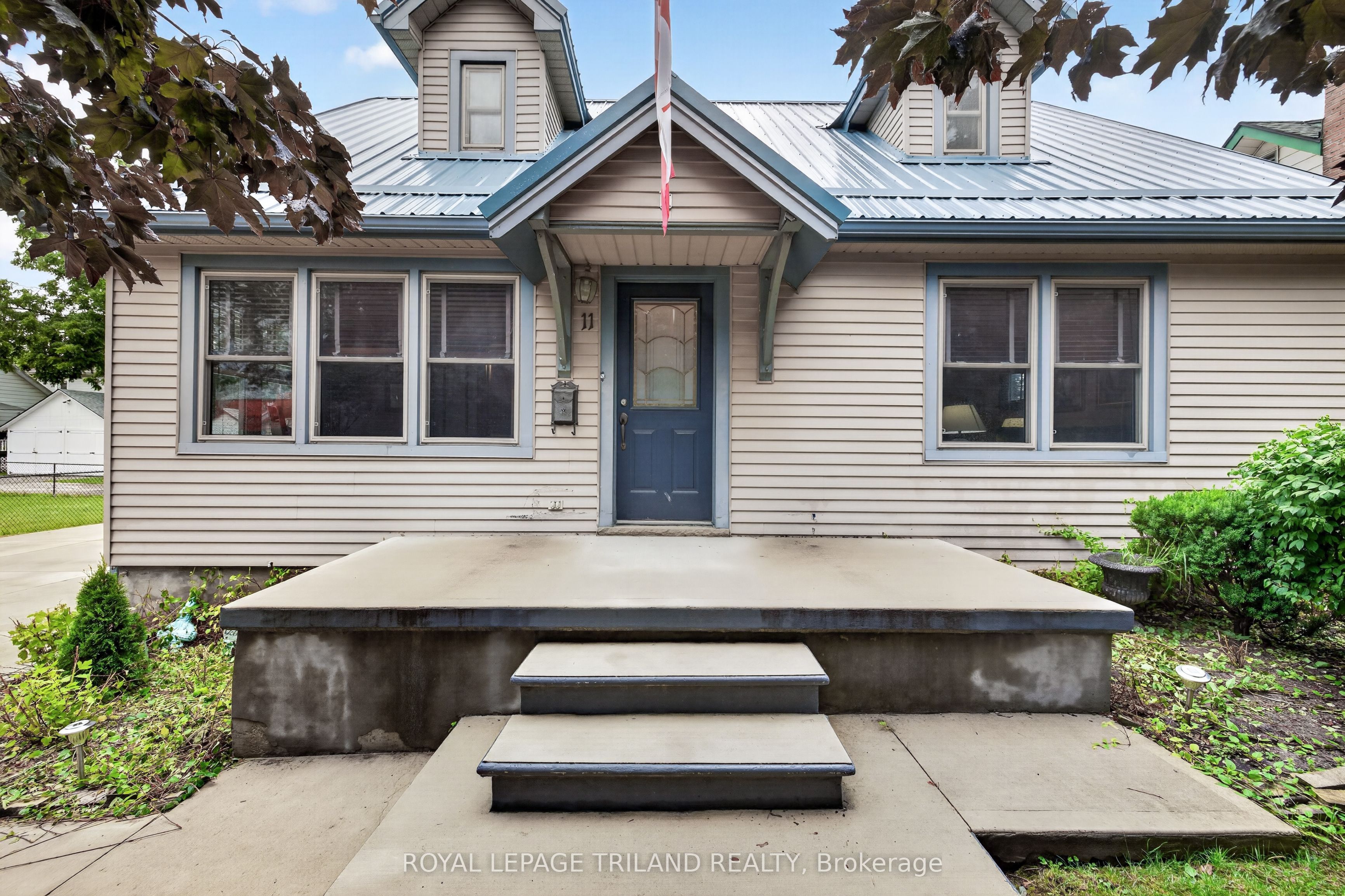 11 Maple Street E, Aylmer, ON N5H 1B6 photo 3