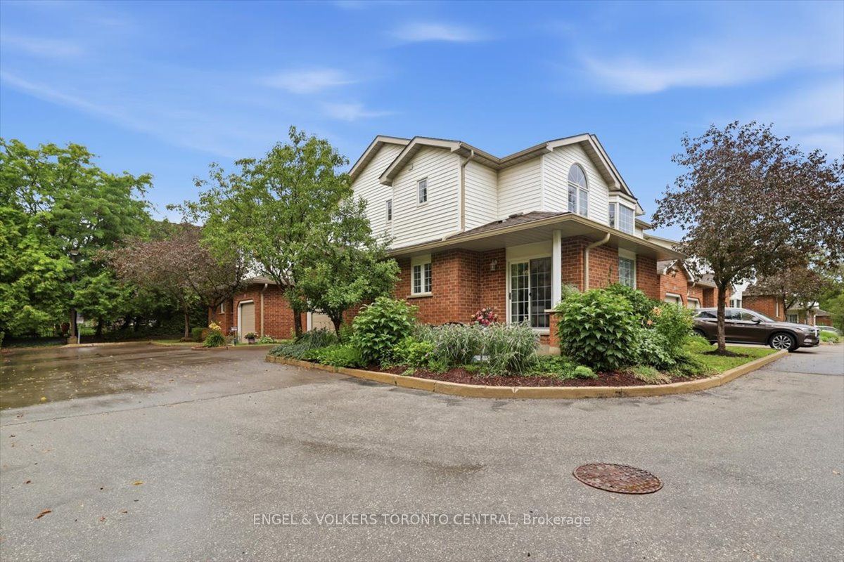 229 Baker Street 16, Waterloo, ON N2T 2R4