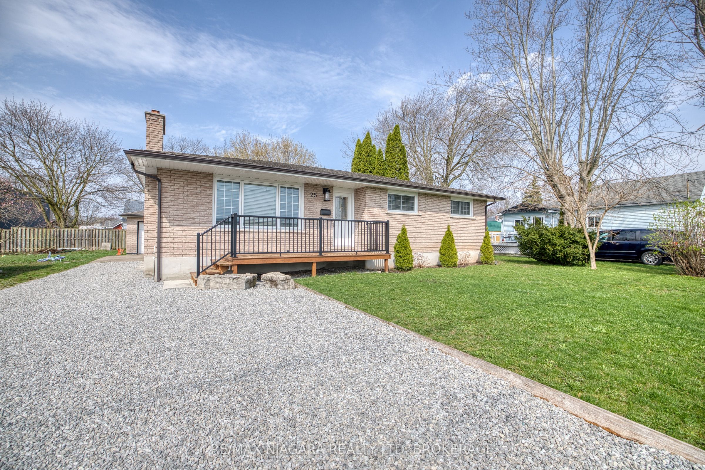 25 Rice Road, Welland, ON L3C 2V4 photo 2