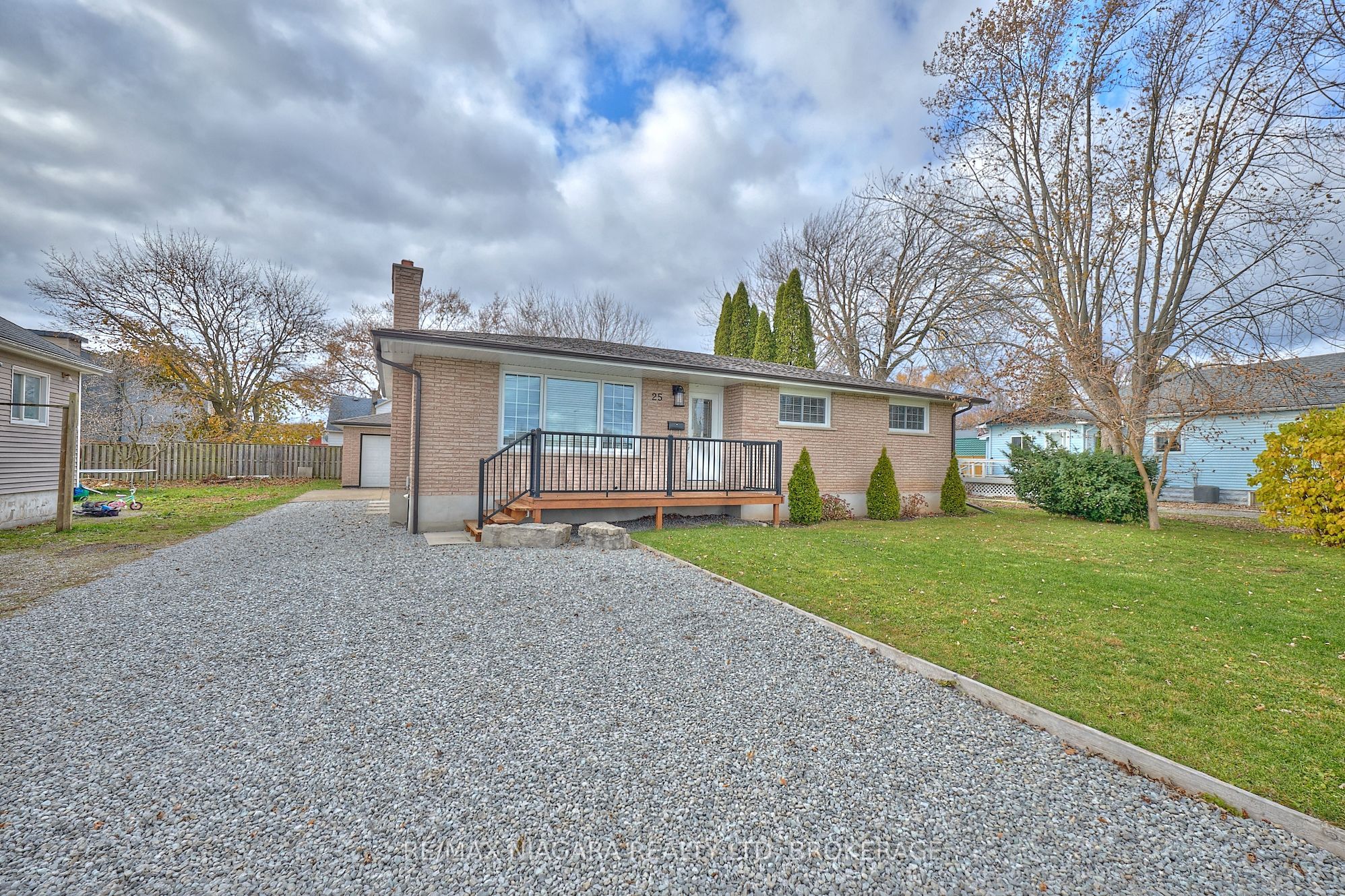 25 Rice Road, Welland, ON L3C 2V4 photo 3