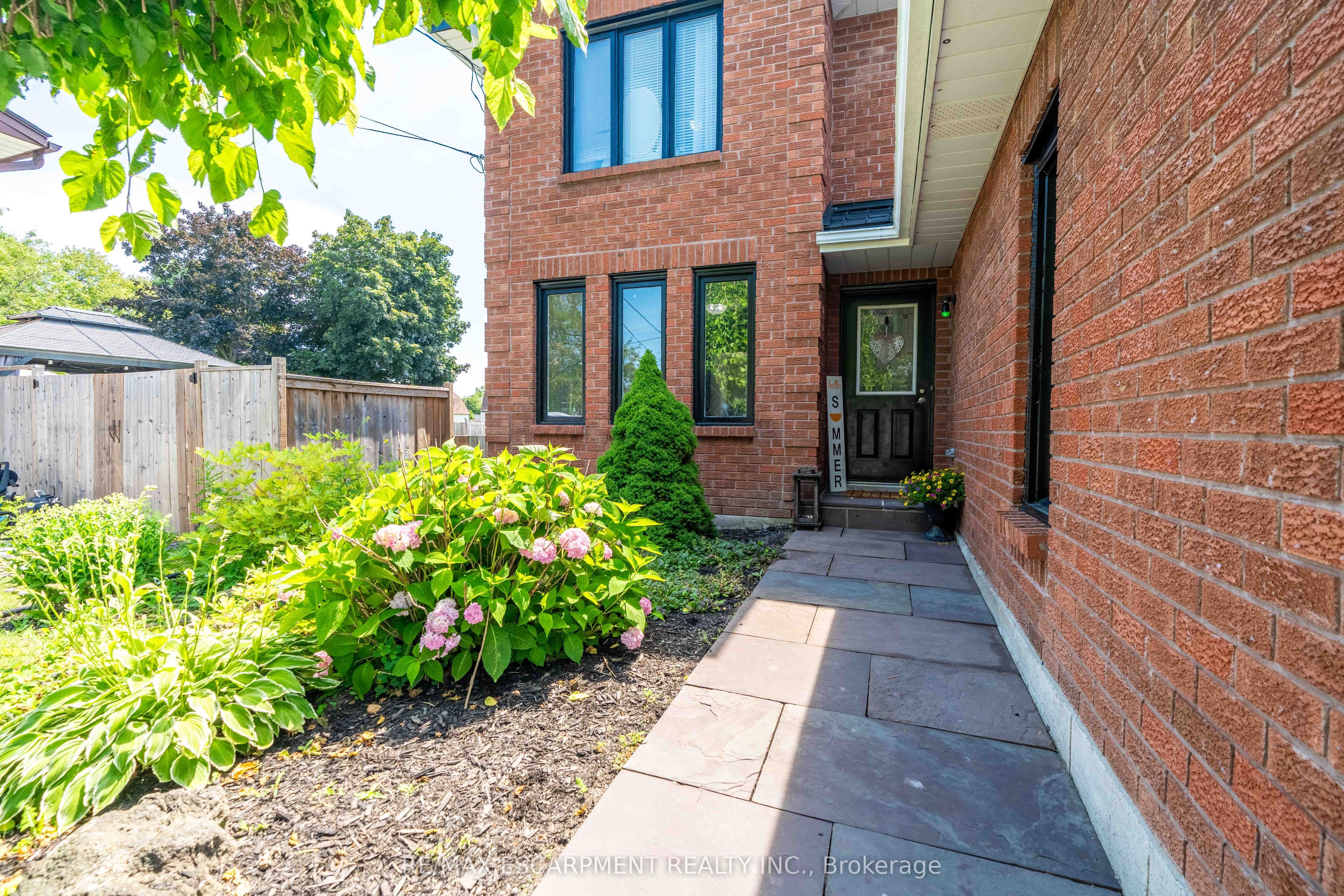 54 SELKIRK Street, Haldimand, ON N3W 1J4 photo 2