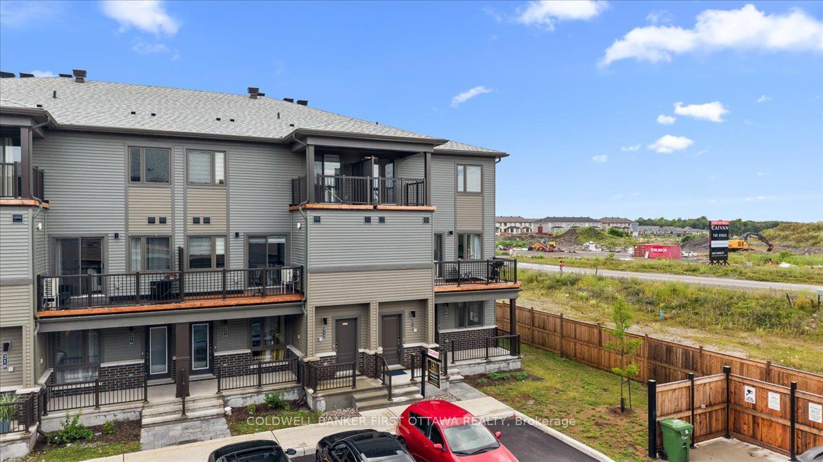 210 PARNIAN Private, Barrhaven, ON K2J 7K5 photo 2