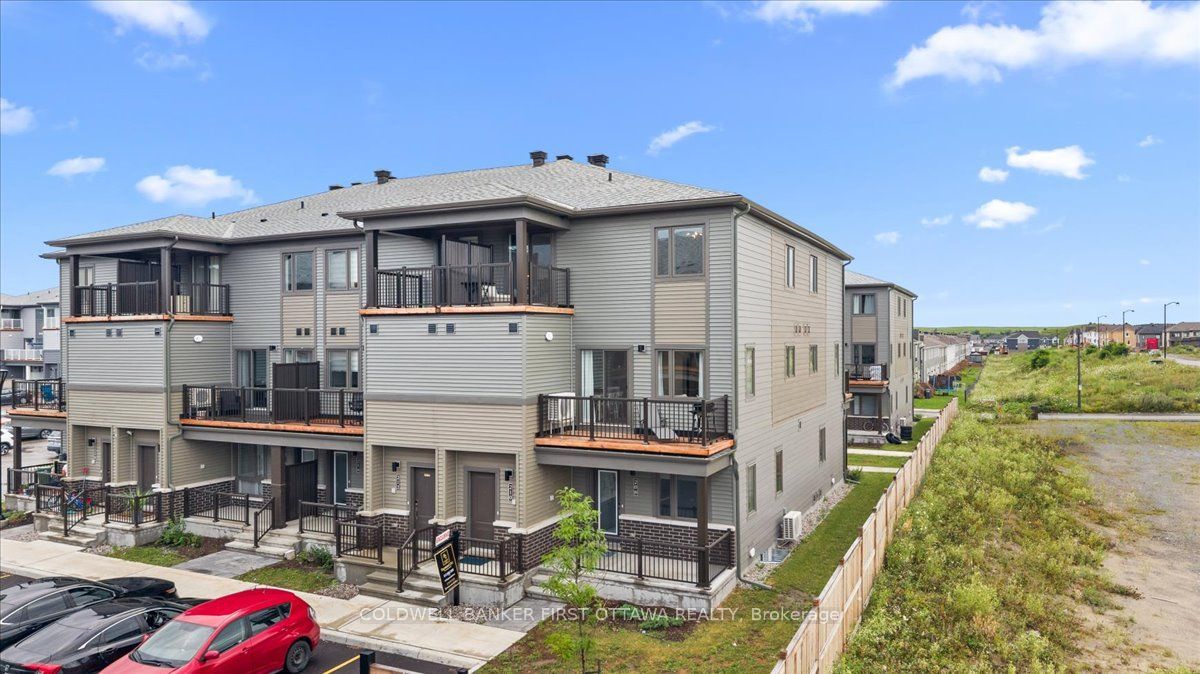 210 PARNIAN Private, Barrhaven, ON K2J 7K5 photo 3