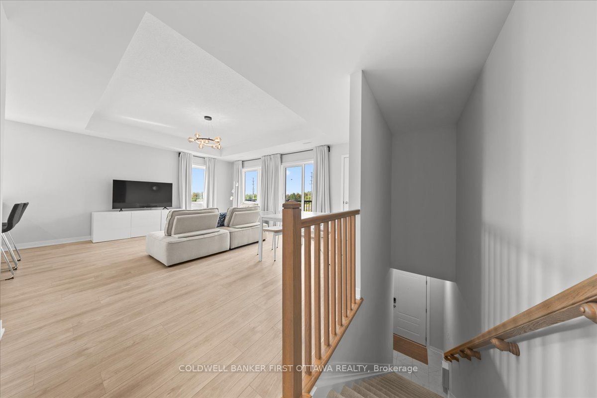 210 PARNIAN Private, Barrhaven, ON K2J 7K5 photo 4