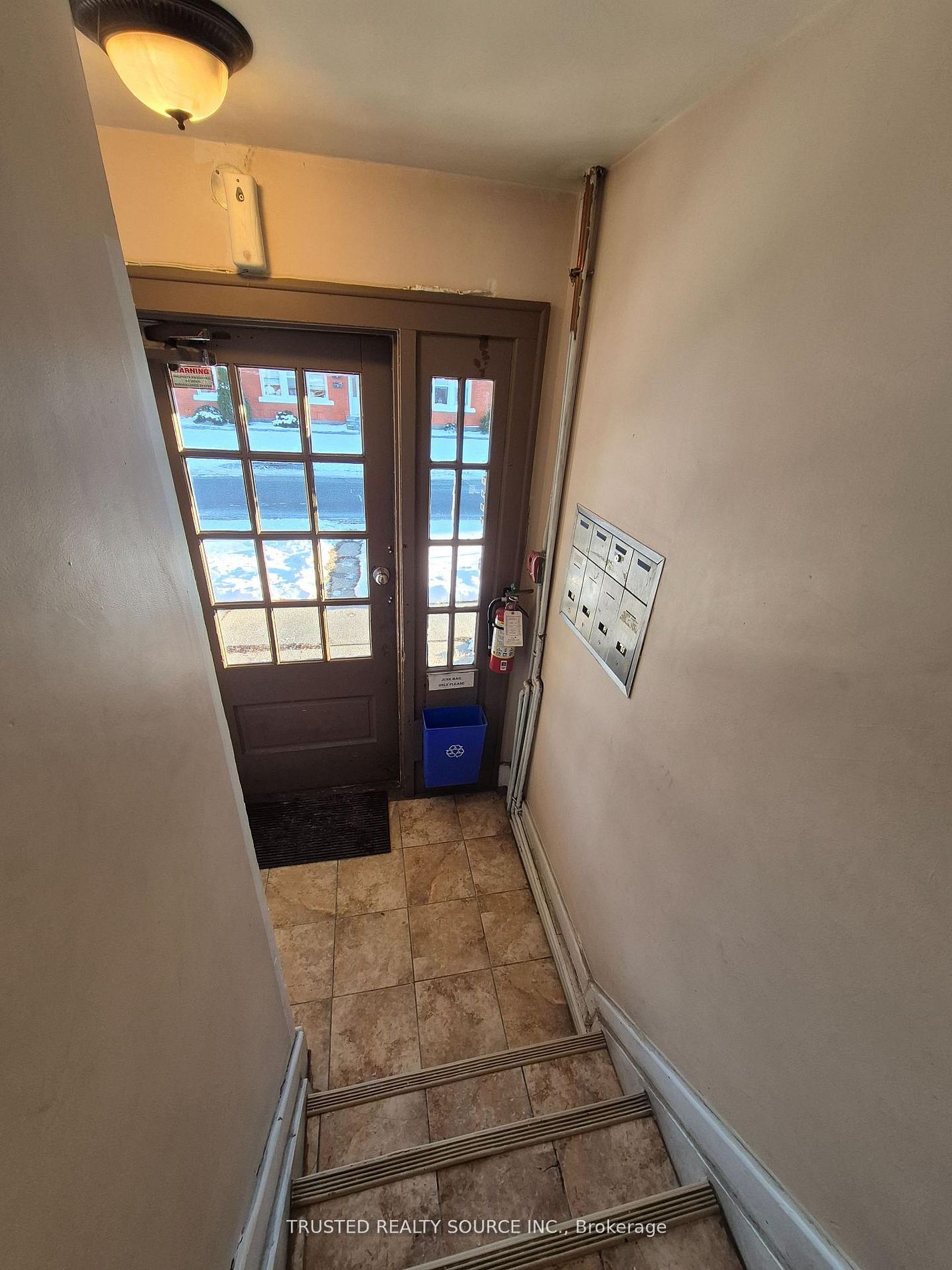 1614 Ontario Street #4, Windsor, ON N8Y 1M6 photo 2