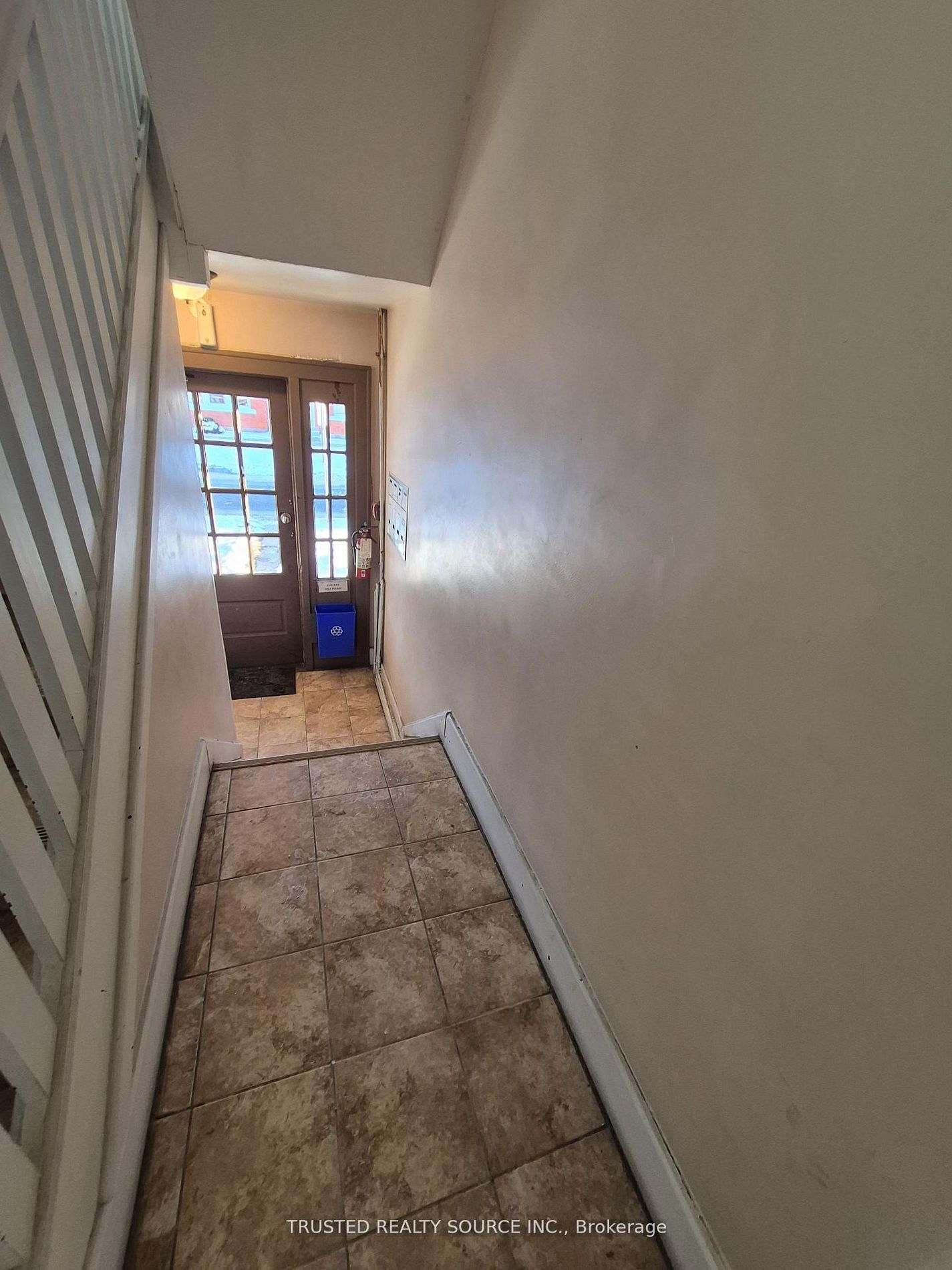 1614 Ontario Street #4, Windsor, ON N8Y 1M6 photo 3