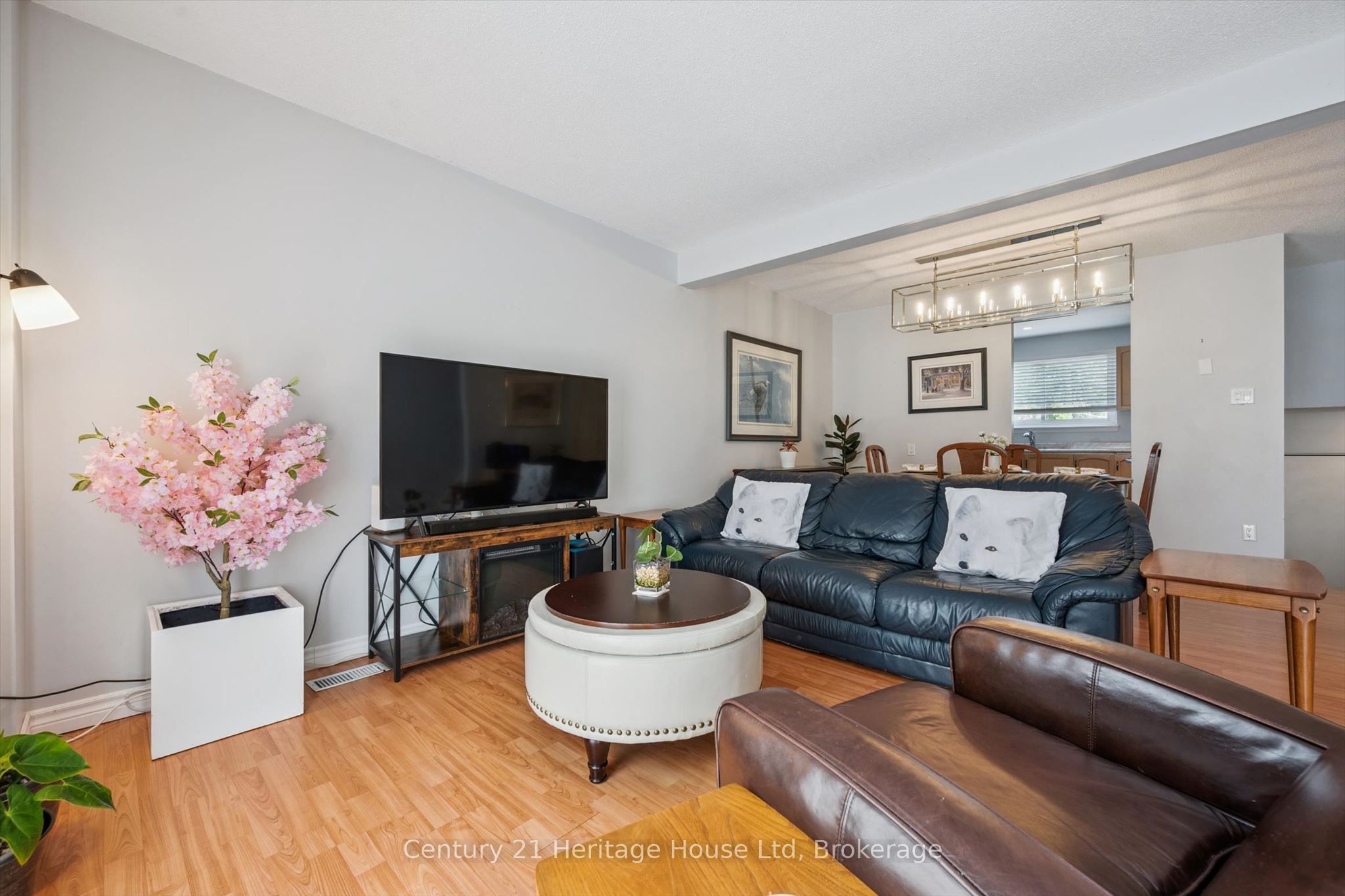201 SILVERCREEK 15 Parkway N, Guelph, ON N1H 3T4 photo 2