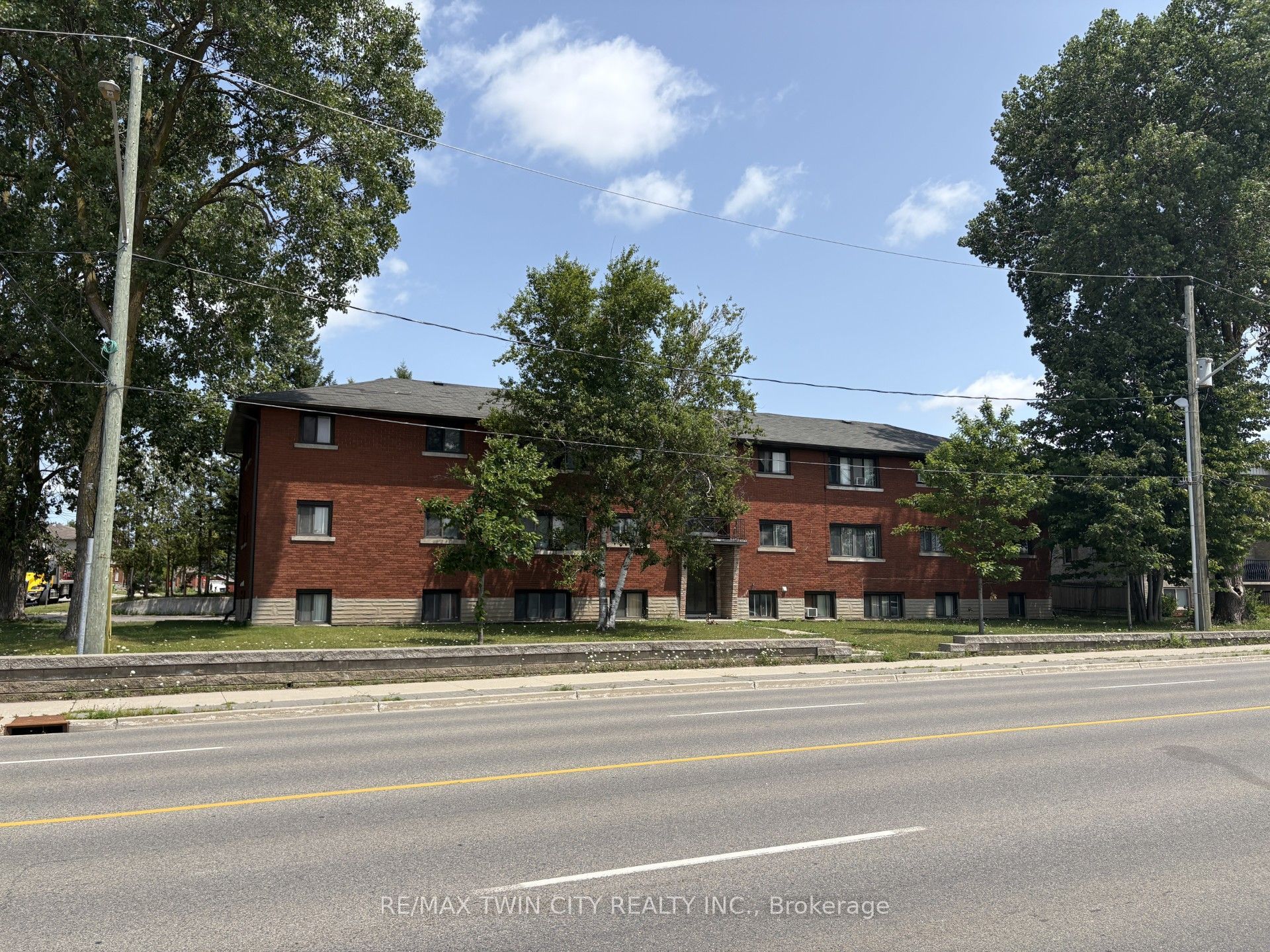 368 Weber Street W, Kitchener, ON N2H 4B2 photo 2