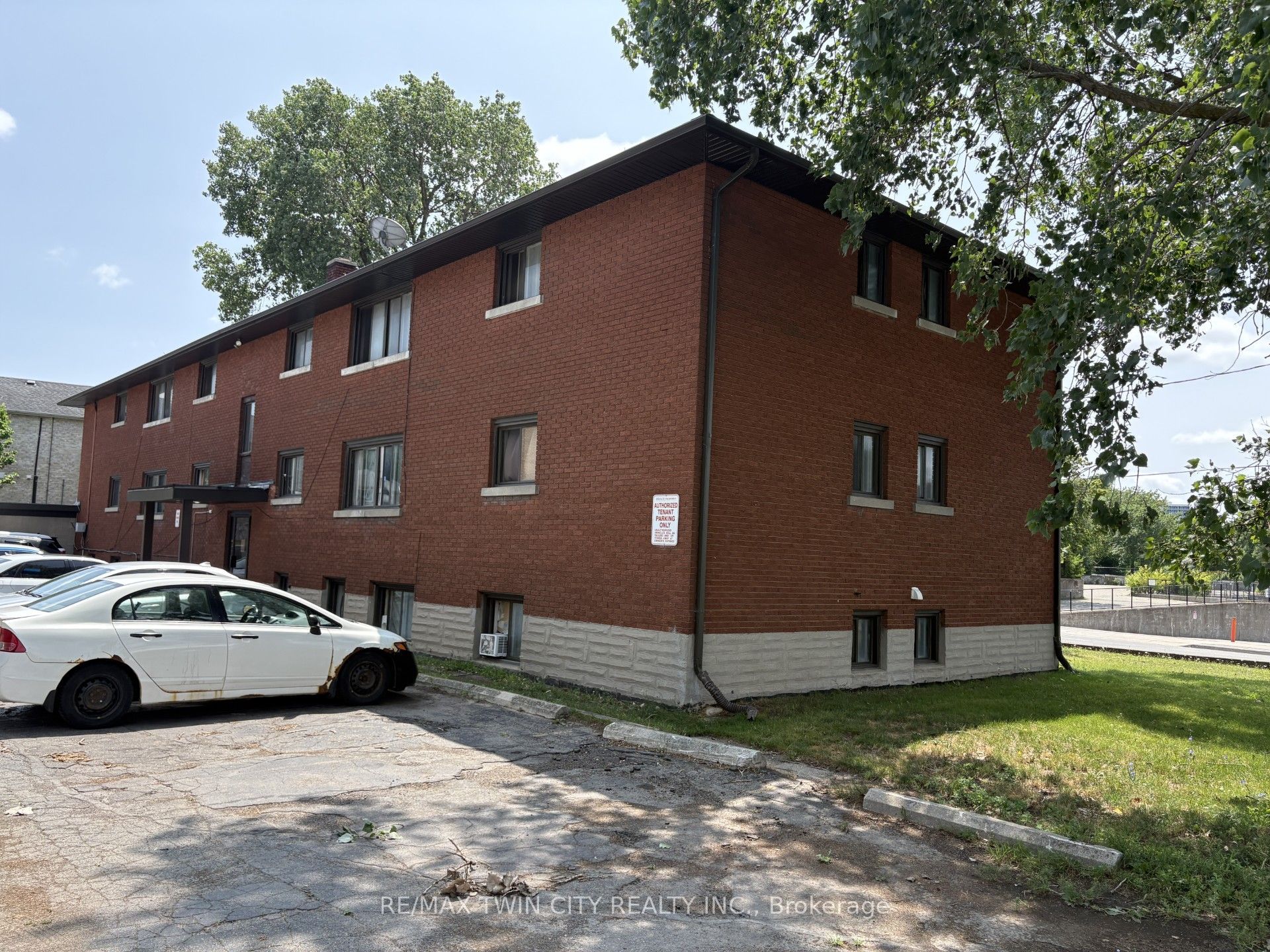 368 Weber Street W, Kitchener, ON N2H 4B2 photo 5