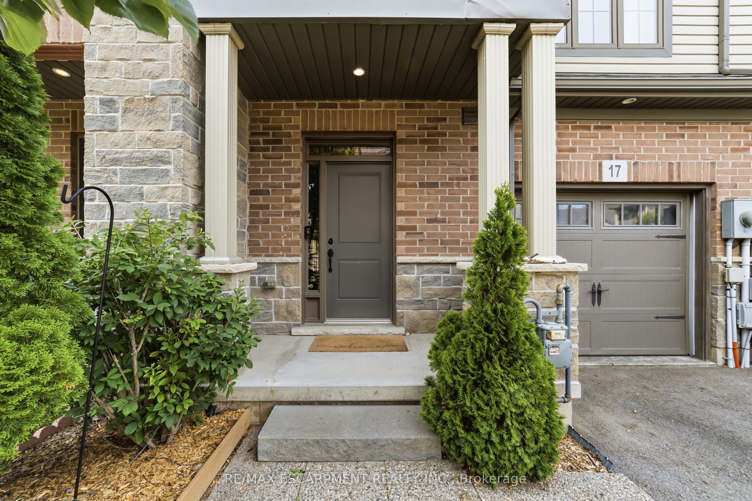 17 Southshore Crescent, Hamilton, ON L8E 0J3 photo 2