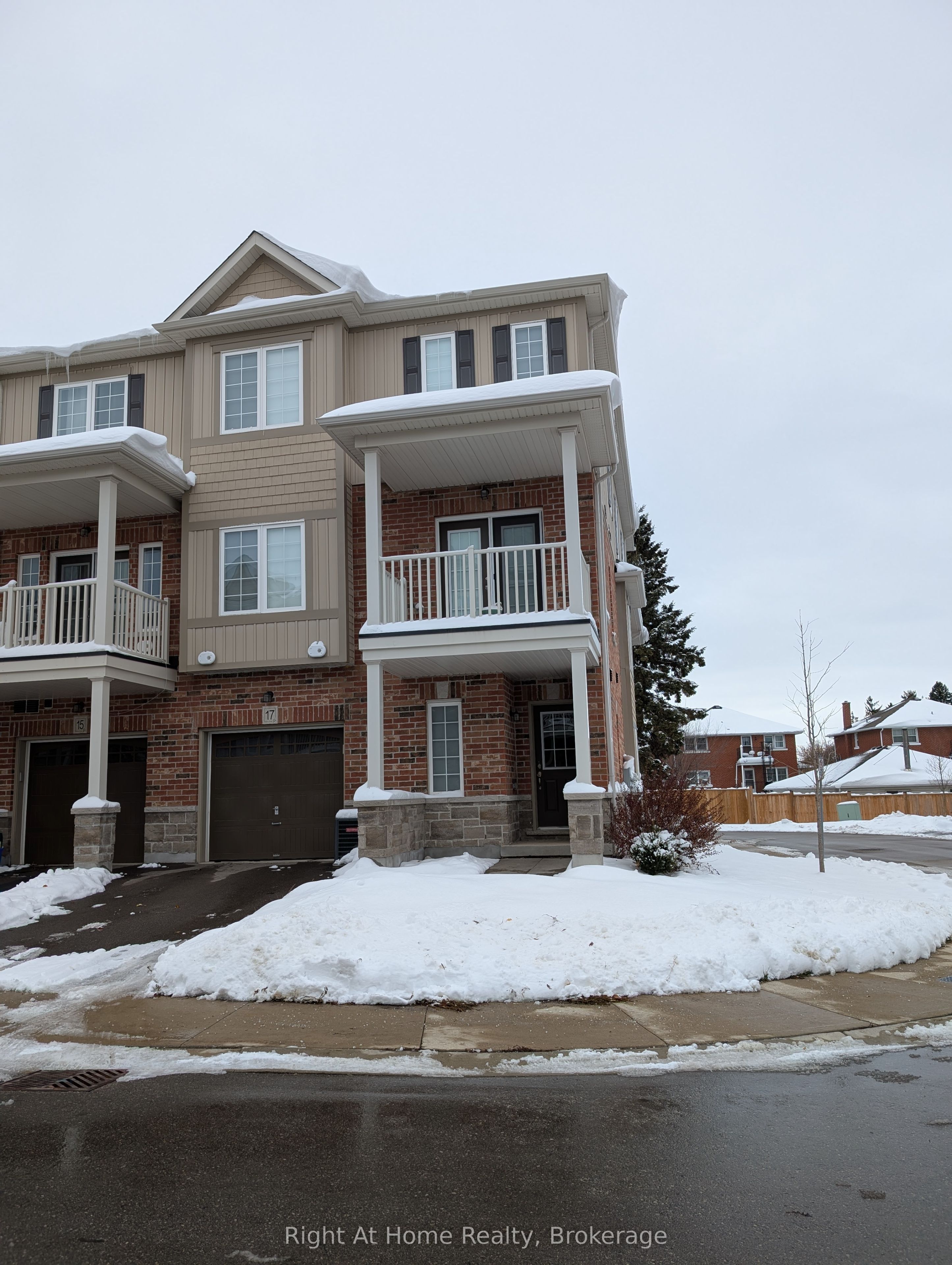 17 Roseberry Lane, Kitchener, ON N2B 0A9