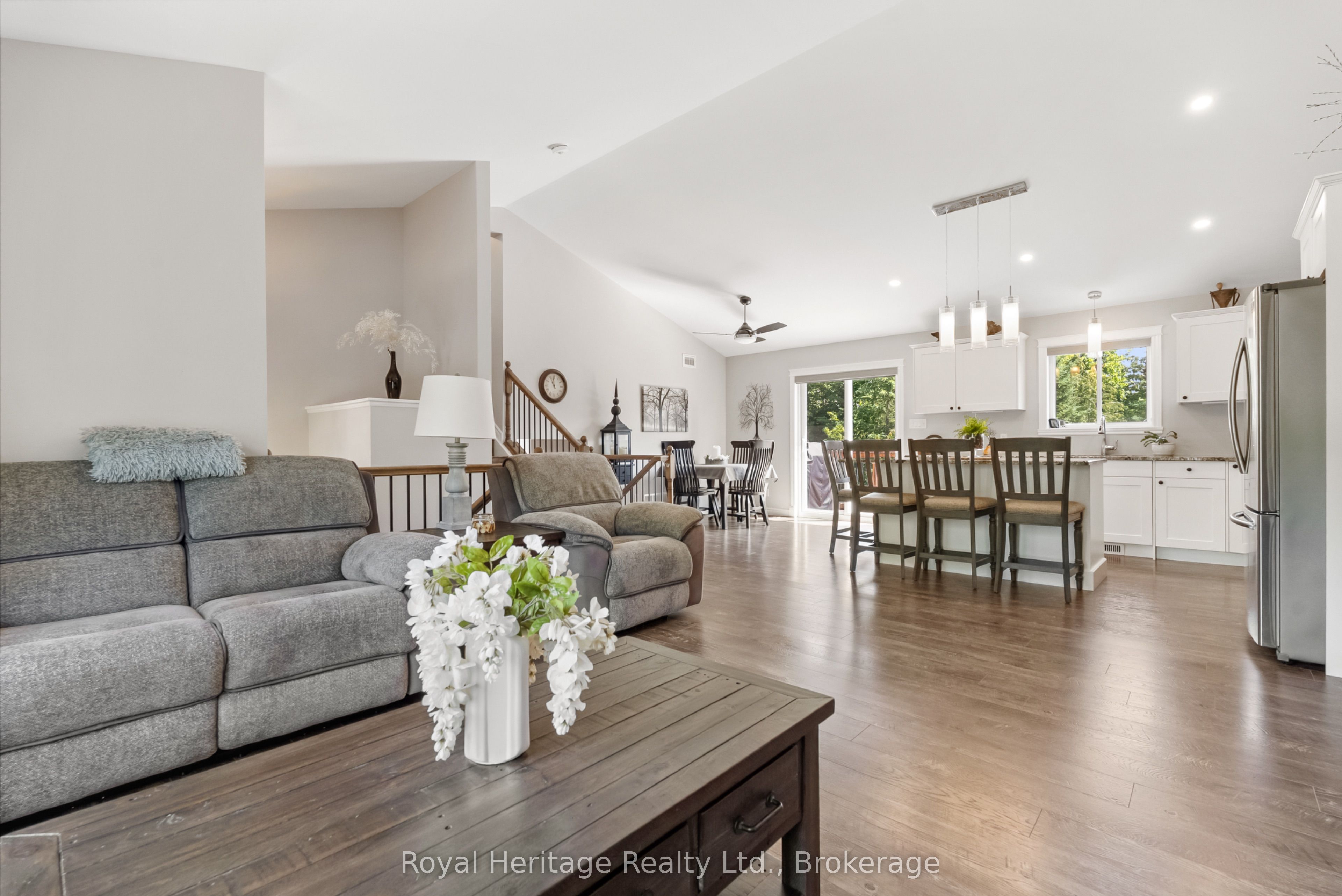 38 Clifford Drive, Kawartha Lakes, ON K0M 1L0 photo 5
