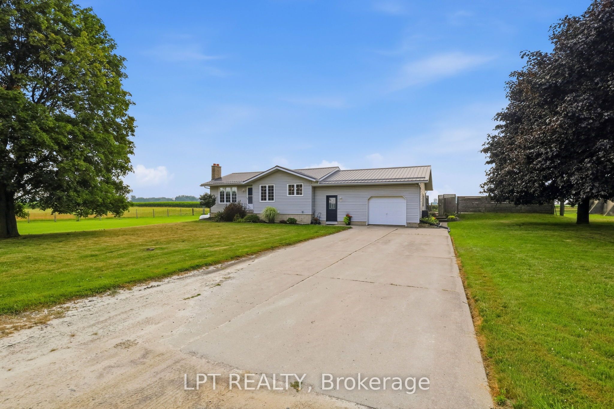 22095 Mc Dougall Line, West Elgin, ON N0L 2C0 photo 2