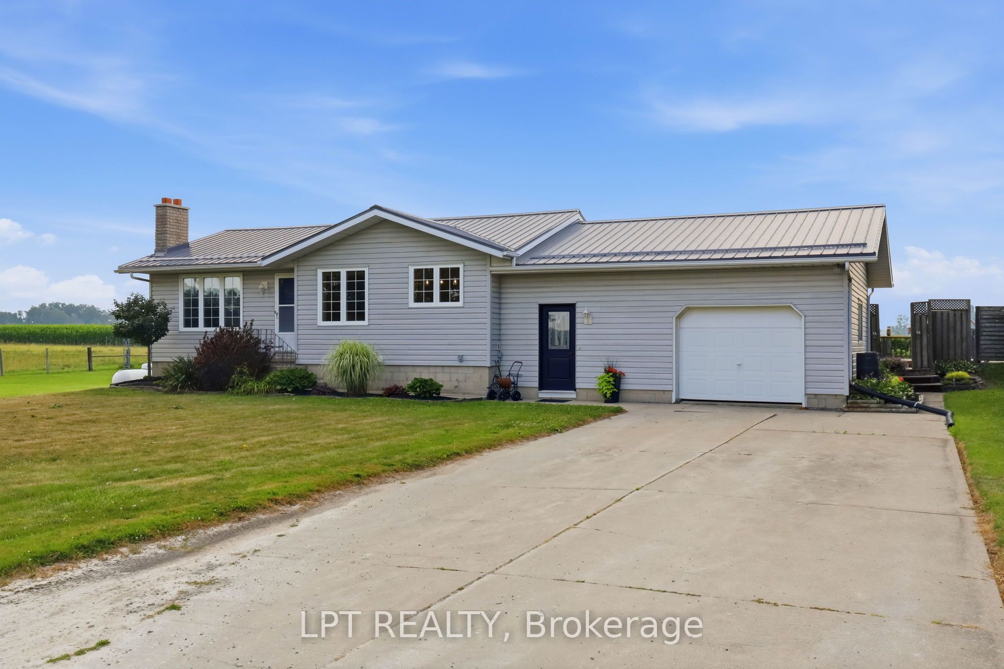 22095 Mc Dougall Line, West Elgin, ON N0L 2C0 photo 3