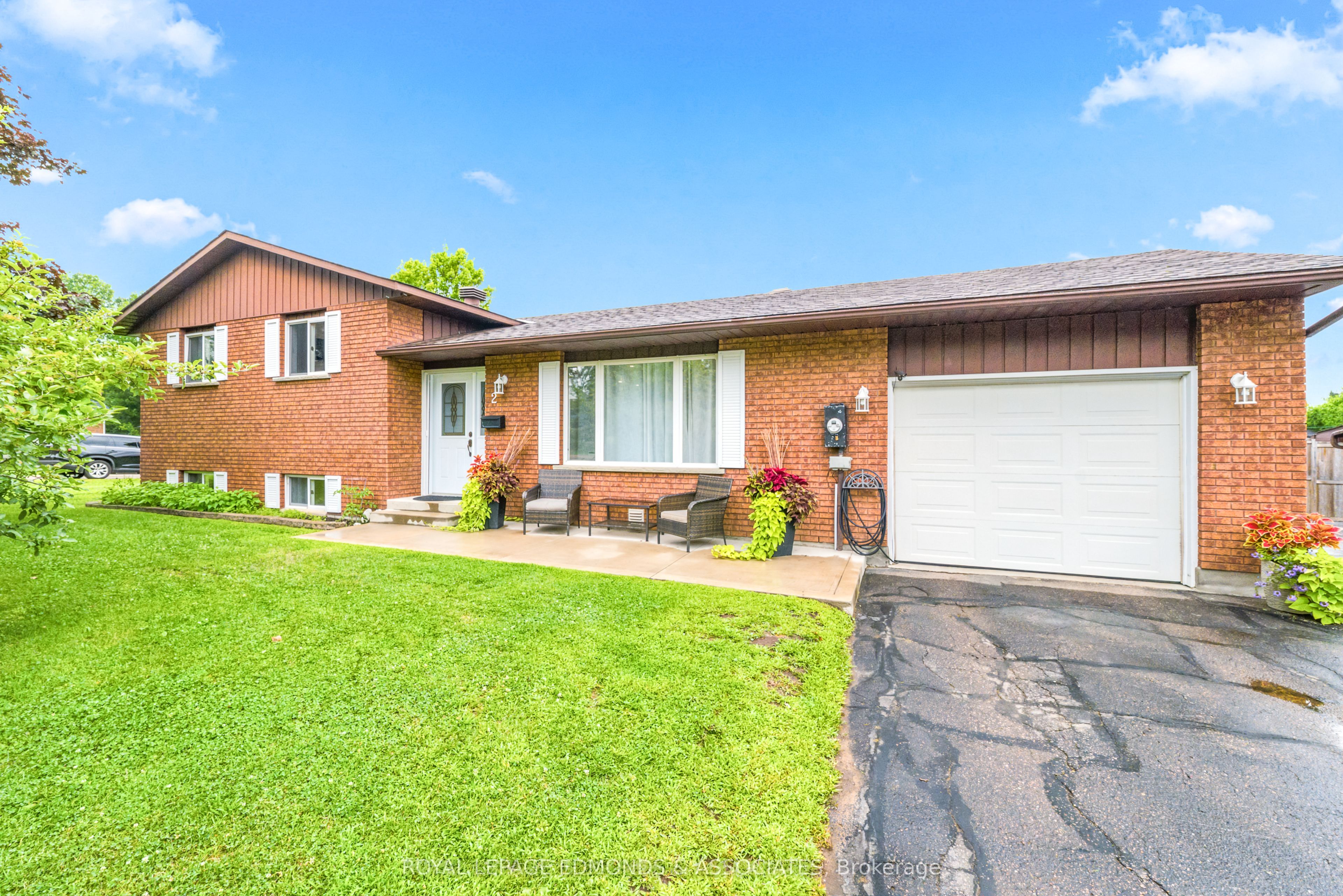 2 Herman Street, Petawawa, ON K8H 3J8 photo 2
