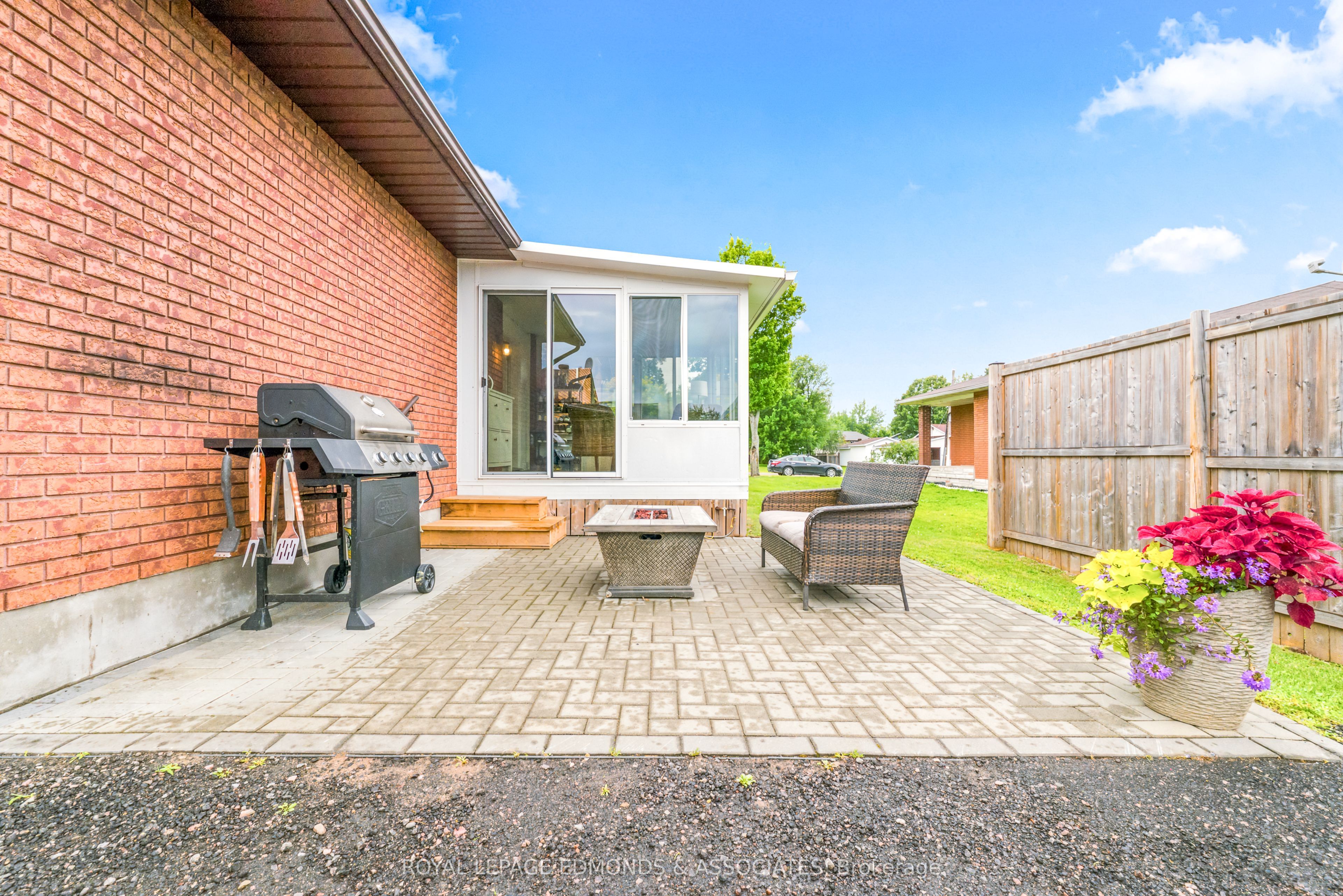 2 Herman Street, Petawawa, ON K8H 3J8 photo 4