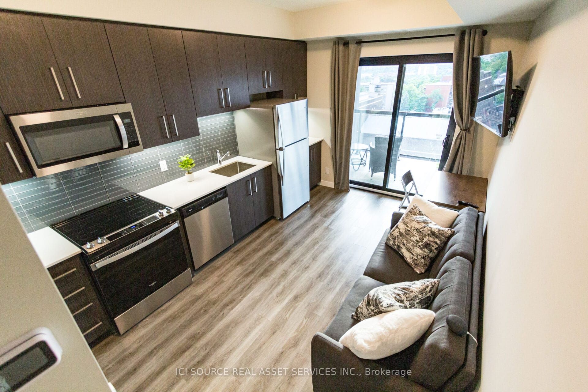 15 Queen Street S 1105, Hamilton, ON L8P 0C6