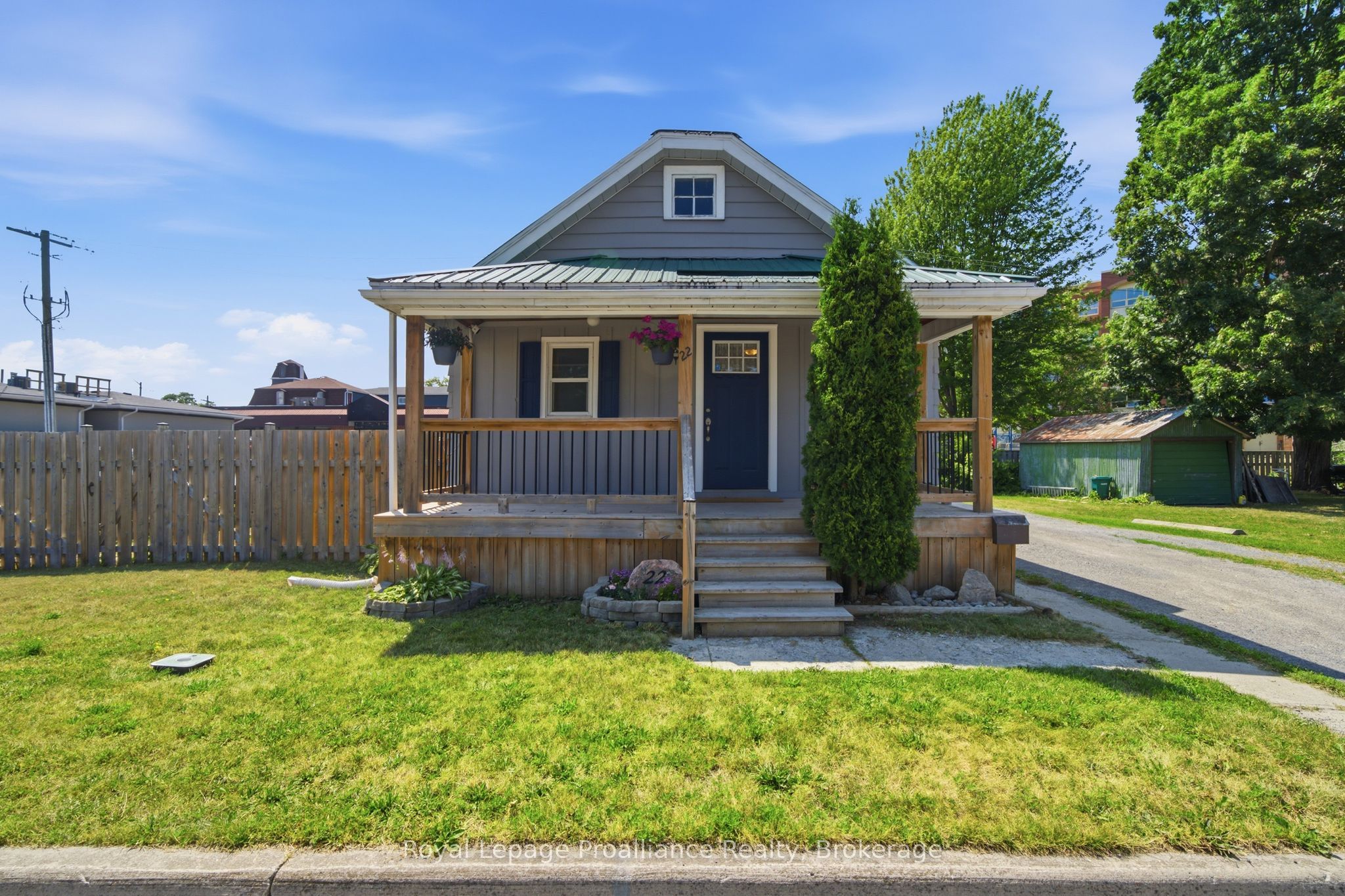 22 Flindall Street, Quinte West, ON K8V 3E3 photo 4