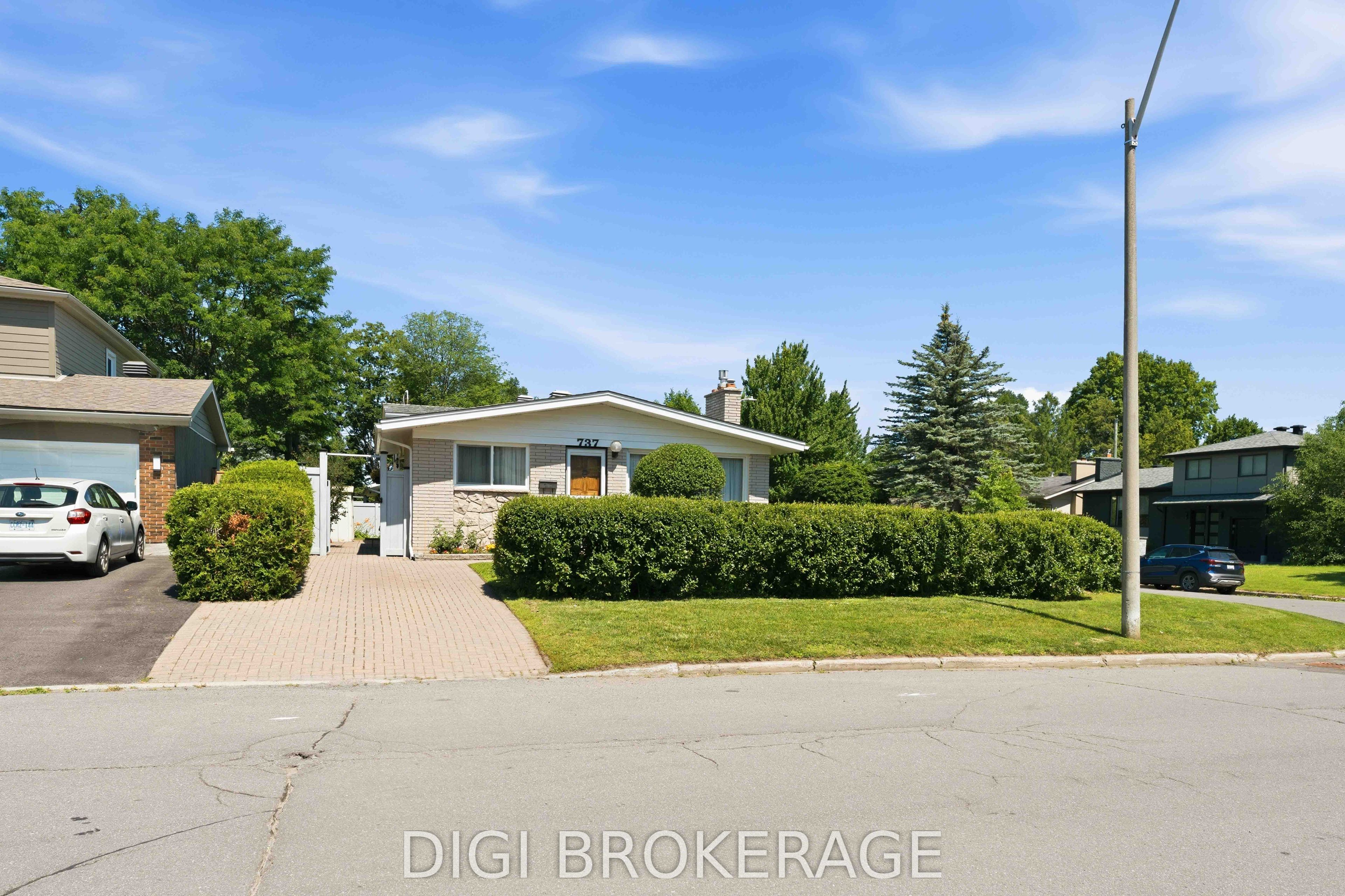737 Southmore Drive W, Billings Bridge - Riverside Park and Area, ON K1V 7A2