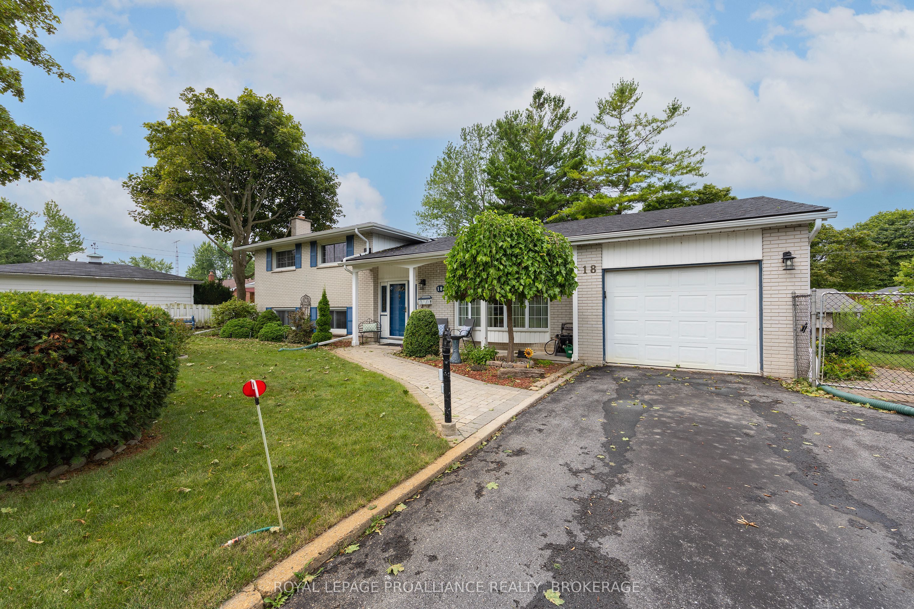 18 Casterton Avenue, Kingston, ON K7M 1R5 photo 3
