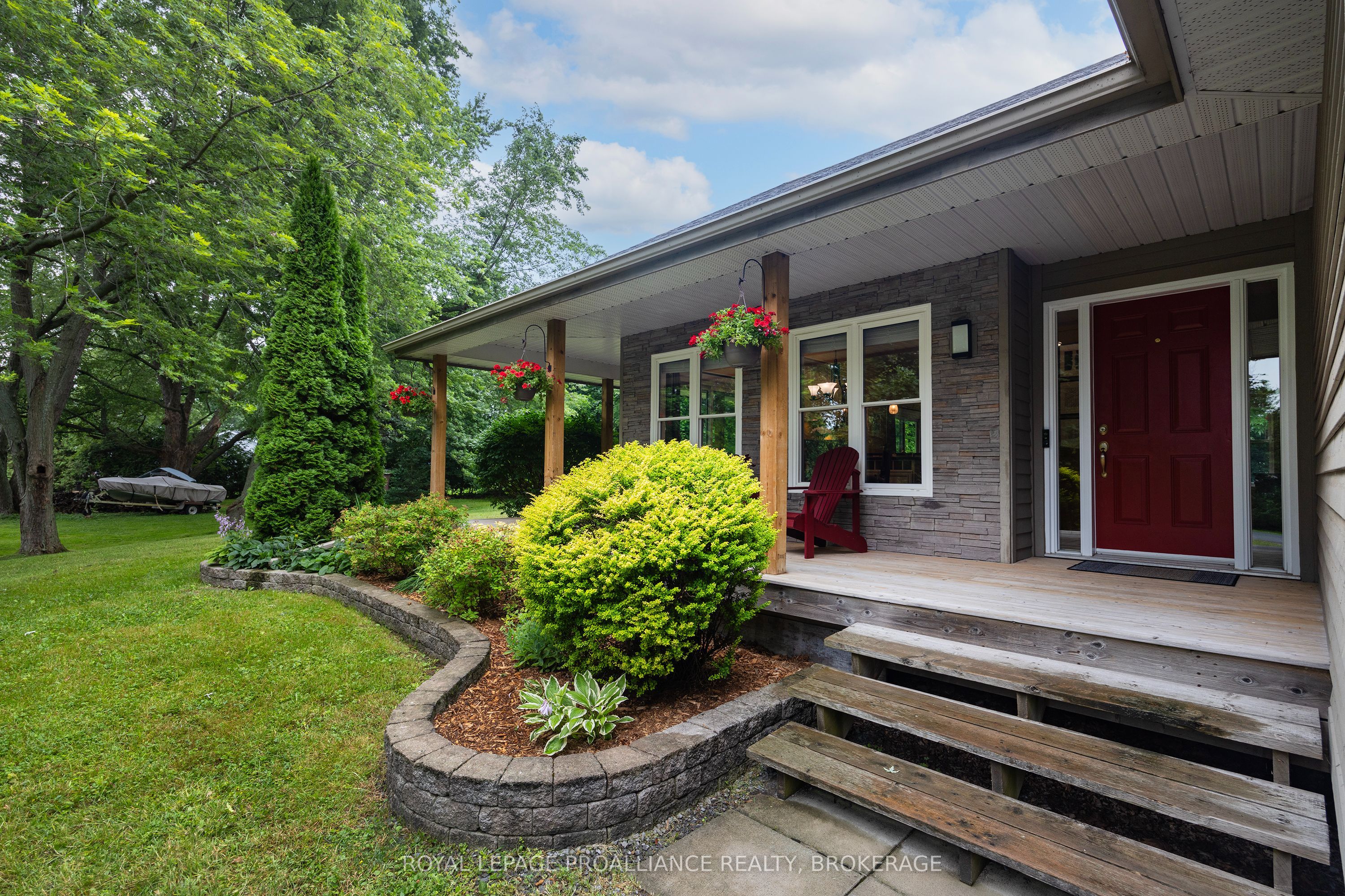 124 Park Street, Greater Napanee, ON K0H 1G0 photo 2