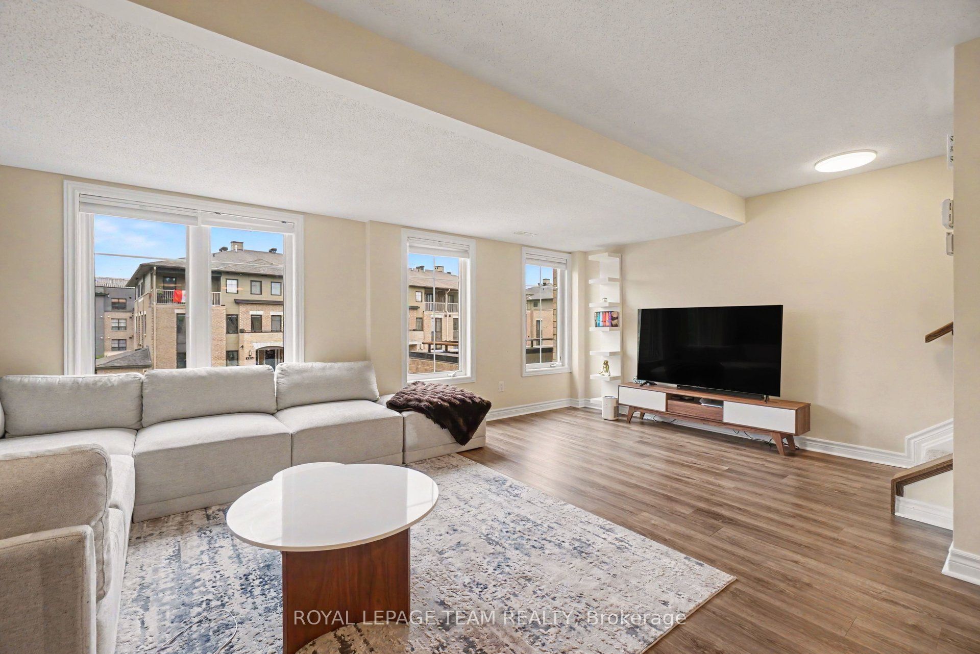 256 Titanium Private B, Orleans - Convent Glen and Area, ON K1C 0A5 photo 2