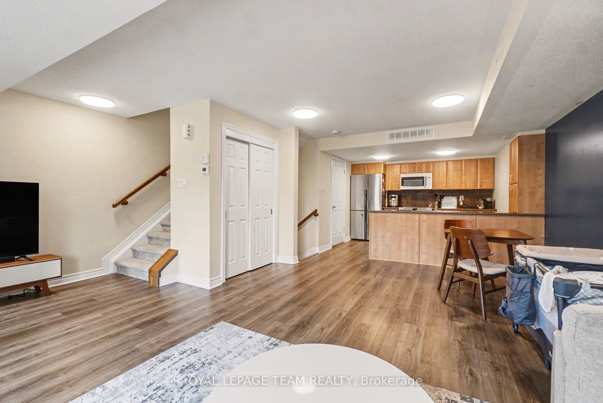 256 Titanium Private B, Orleans - Convent Glen and Area, ON K1C 0A5 photo 4