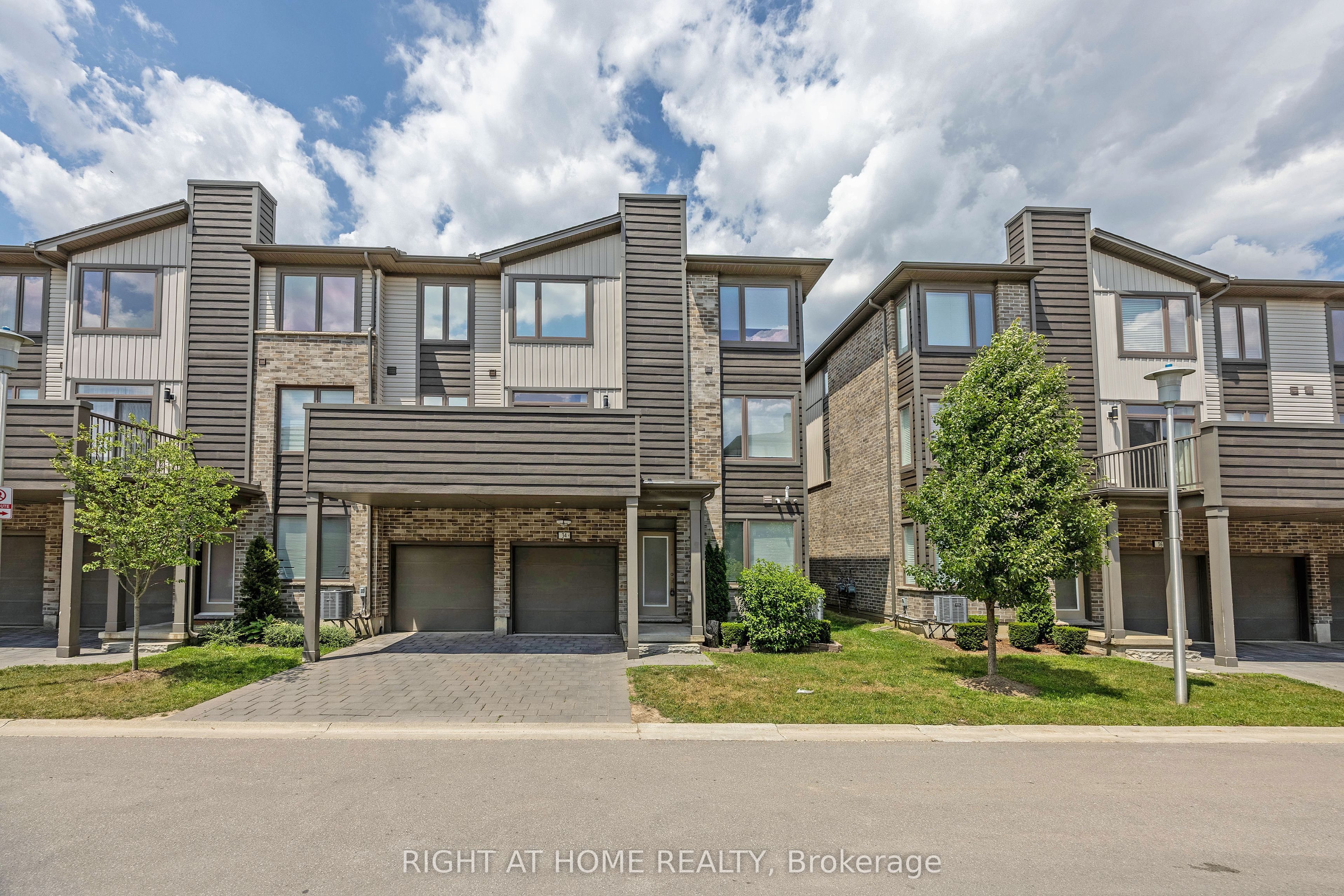 1960 Dalmagarry Road 34, London North, ON N6G 0T8