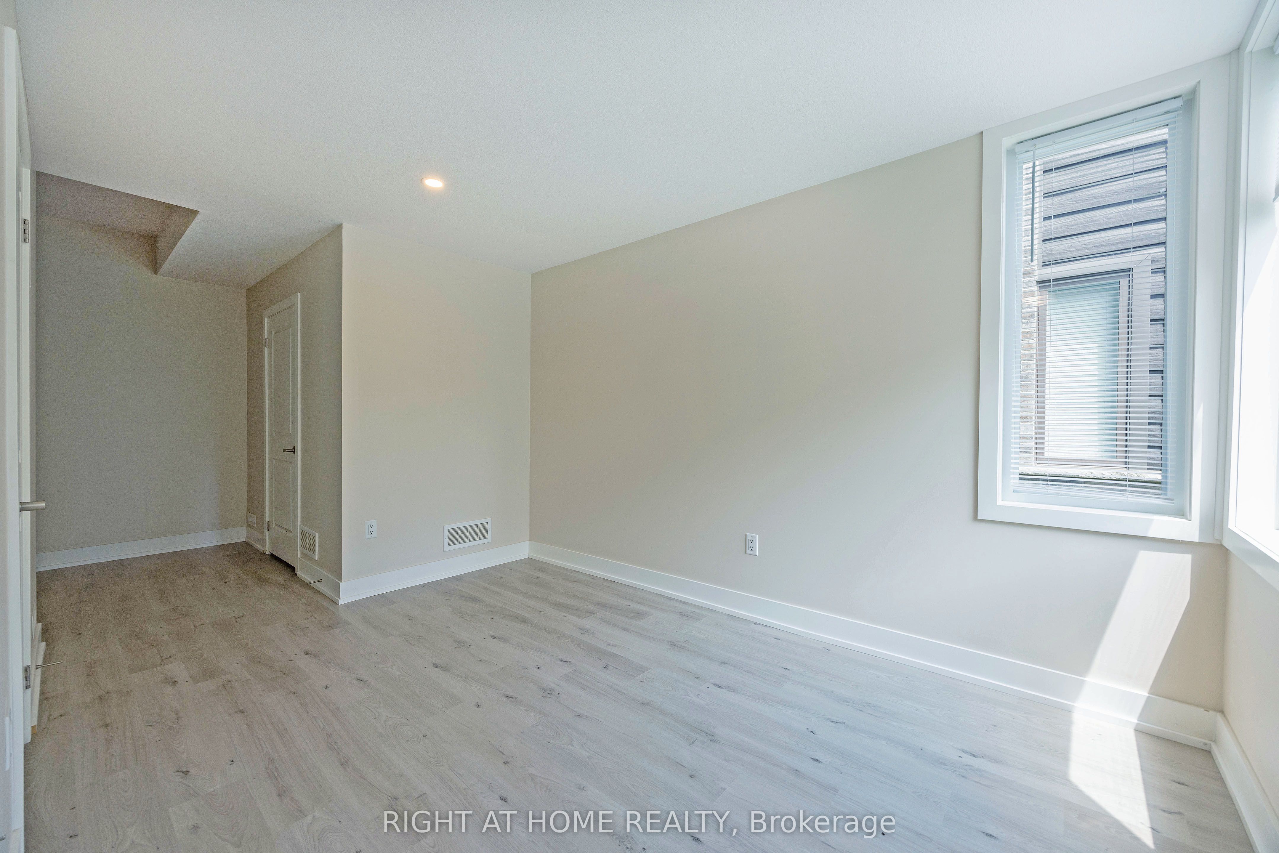1960 Dalmagarry Road 34, London North, ON N6G 0T8 photo 4