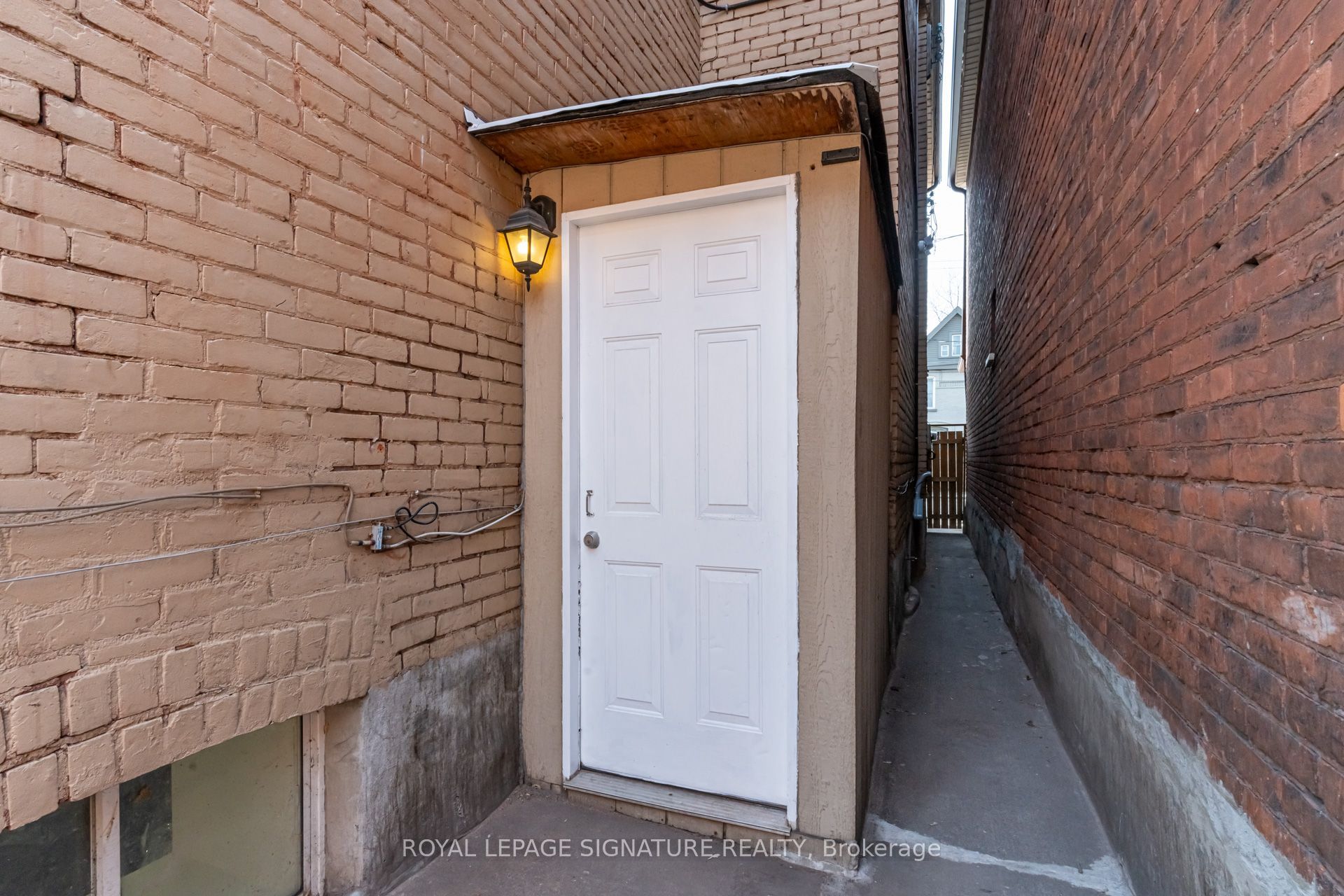 212 Wellington Street N Bsmt, Hamilton, ON L8L 5A5 photo 3