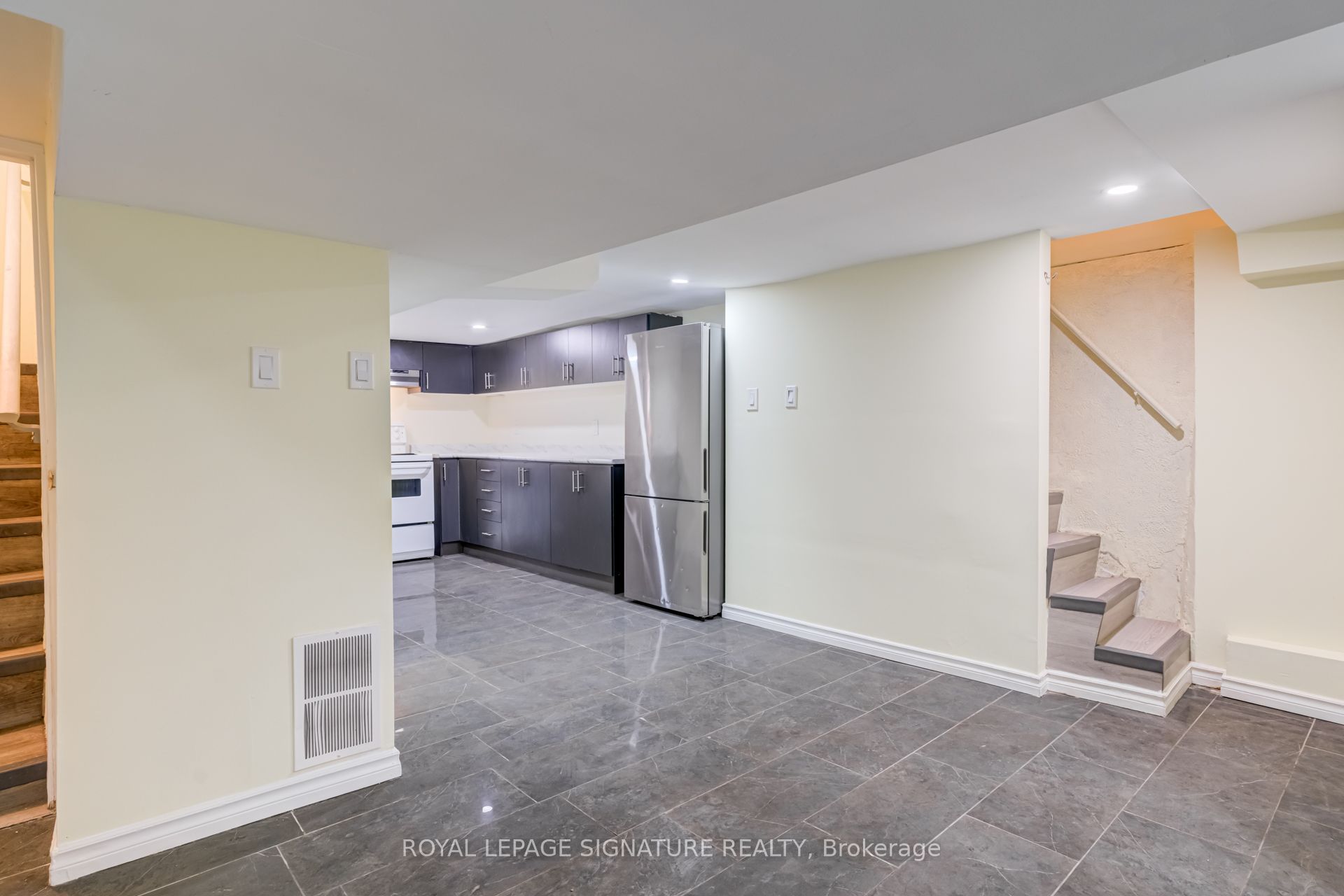 212 Wellington Street N Bsmt, Hamilton, ON L8L 5A5 photo 5