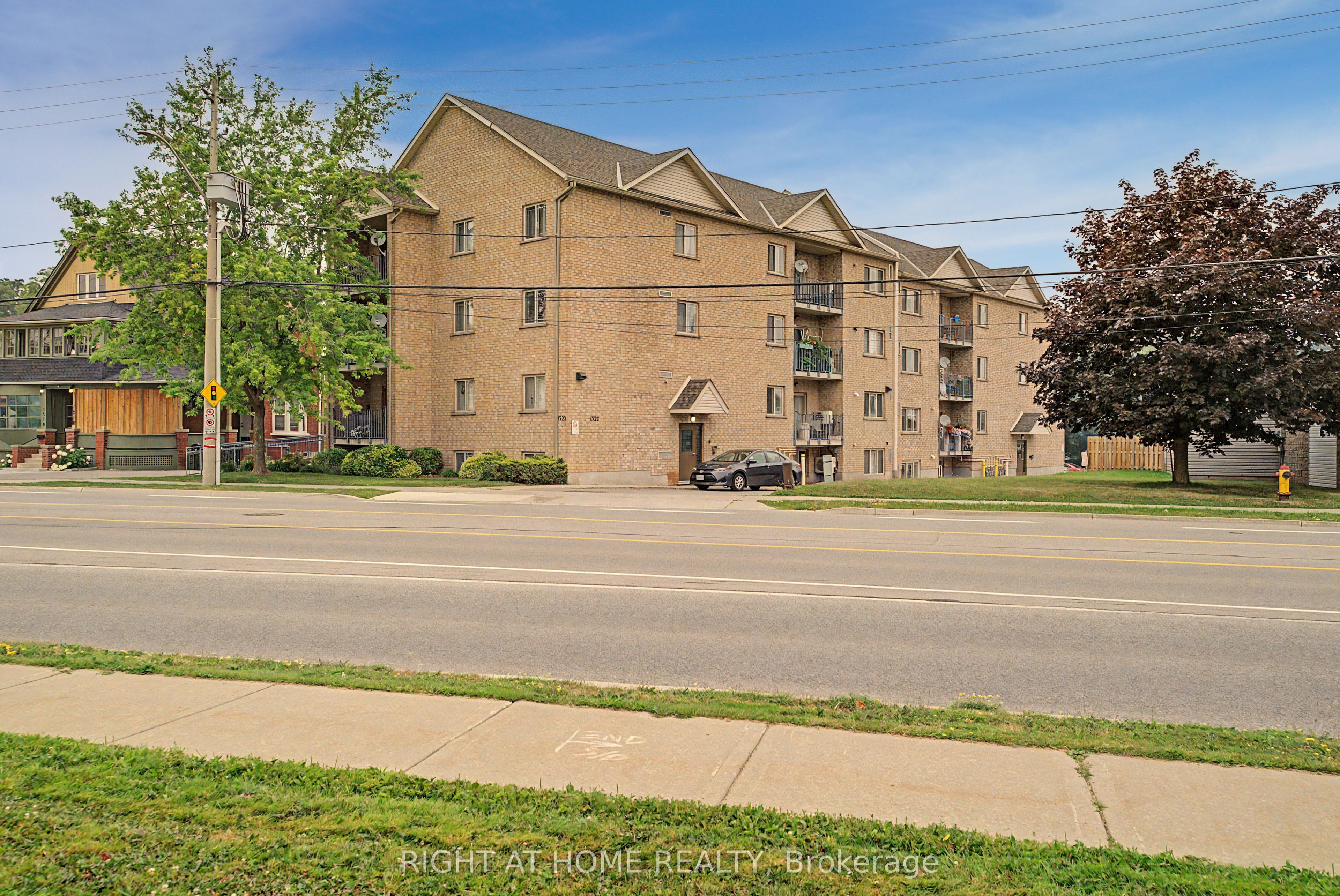 1522 King Street E 403, Kitchener, ON N2G 2P1 photo 2