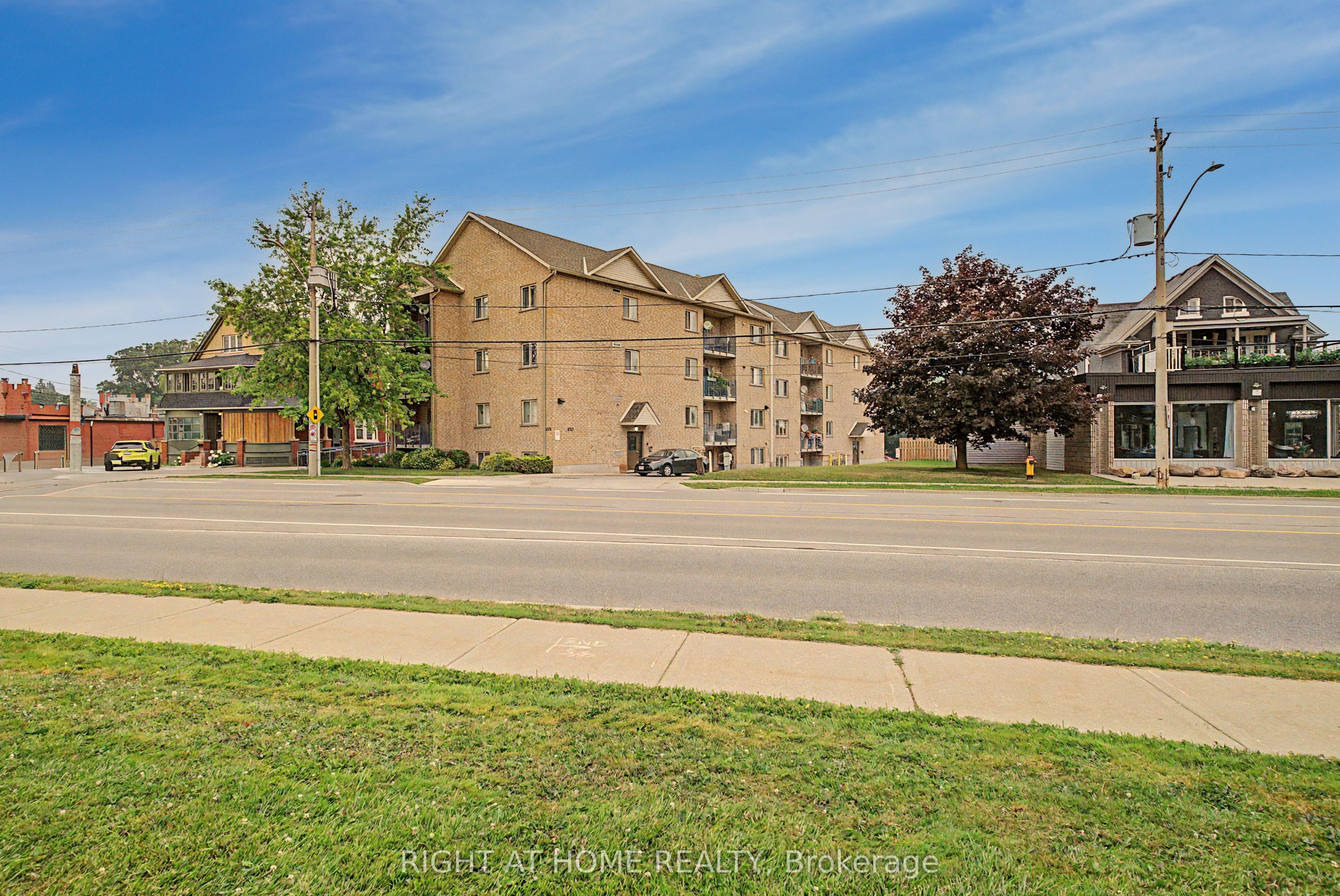 1522 King Street E 403, Kitchener, ON N2G 2P1 photo 3