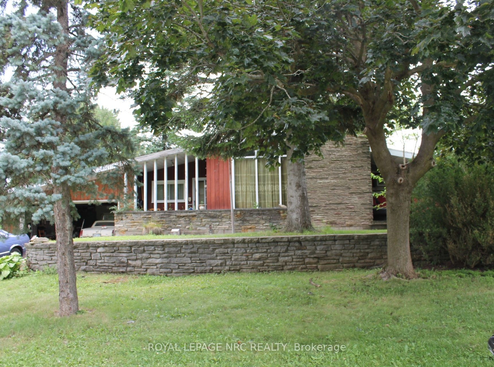 20 Woodmount Drive, St. Catharines, ON L2T 2X9 photo 2