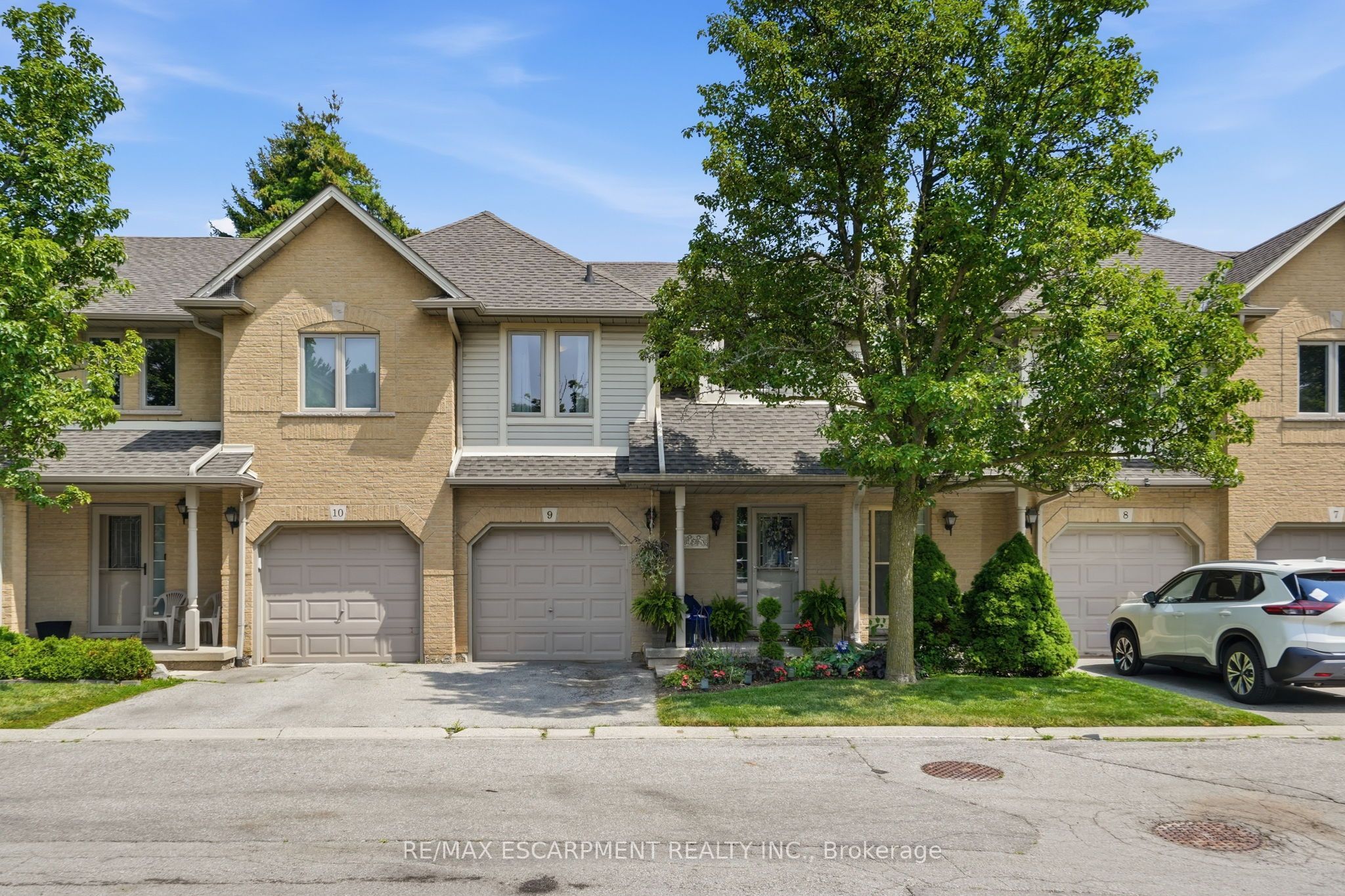 819 Upper Paradise Road 9, Hamilton, ON L9C 5R1 photo 2
