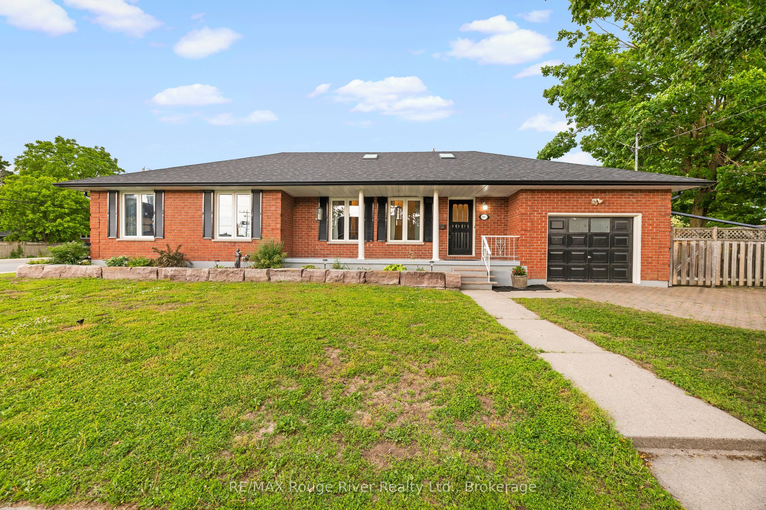 59 1/2 N Victoria Avenue N, Kawartha Lakes, ON K9V 4G4
