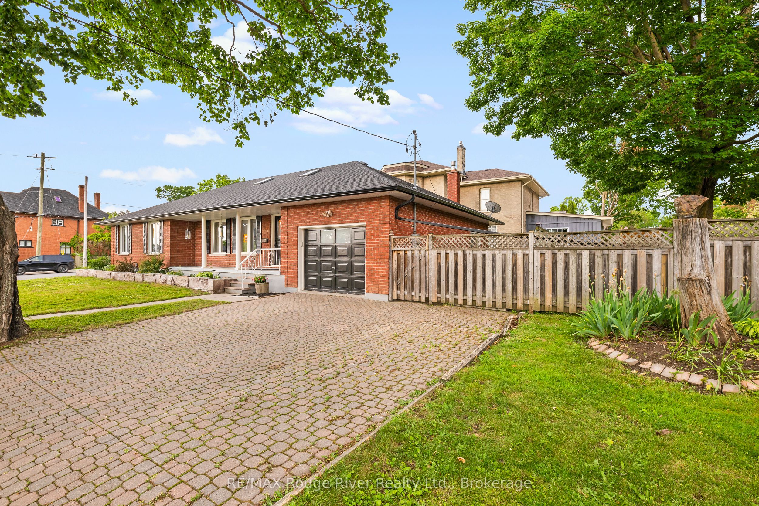 59 1/2 N Victoria Avenue N, Kawartha Lakes, ON K9V 4G4 photo 2