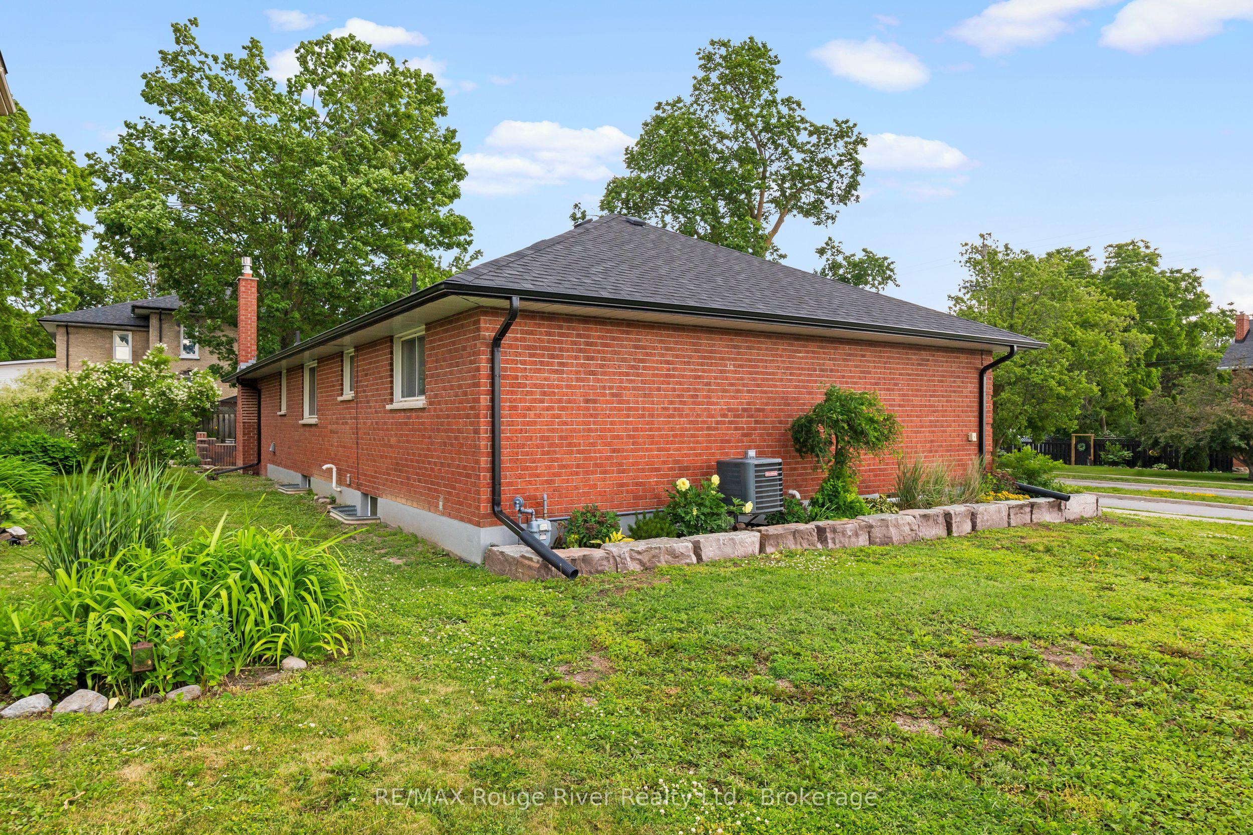 59 1/2 N Victoria Avenue N, Kawartha Lakes, ON K9V 4G4 photo 5